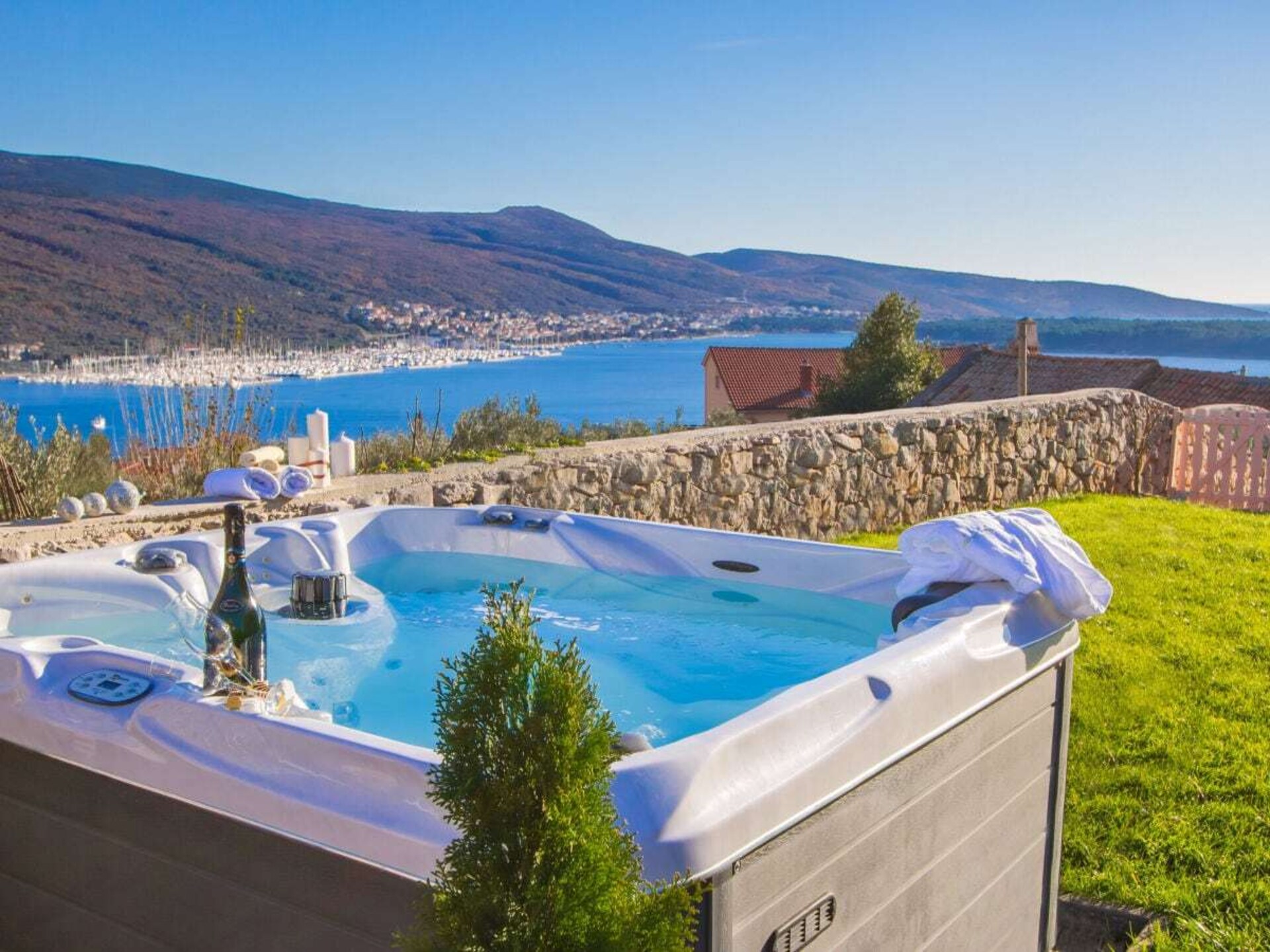 Villa met panoramisch dakterras, zwembad en sauna in Kornić - foto 11