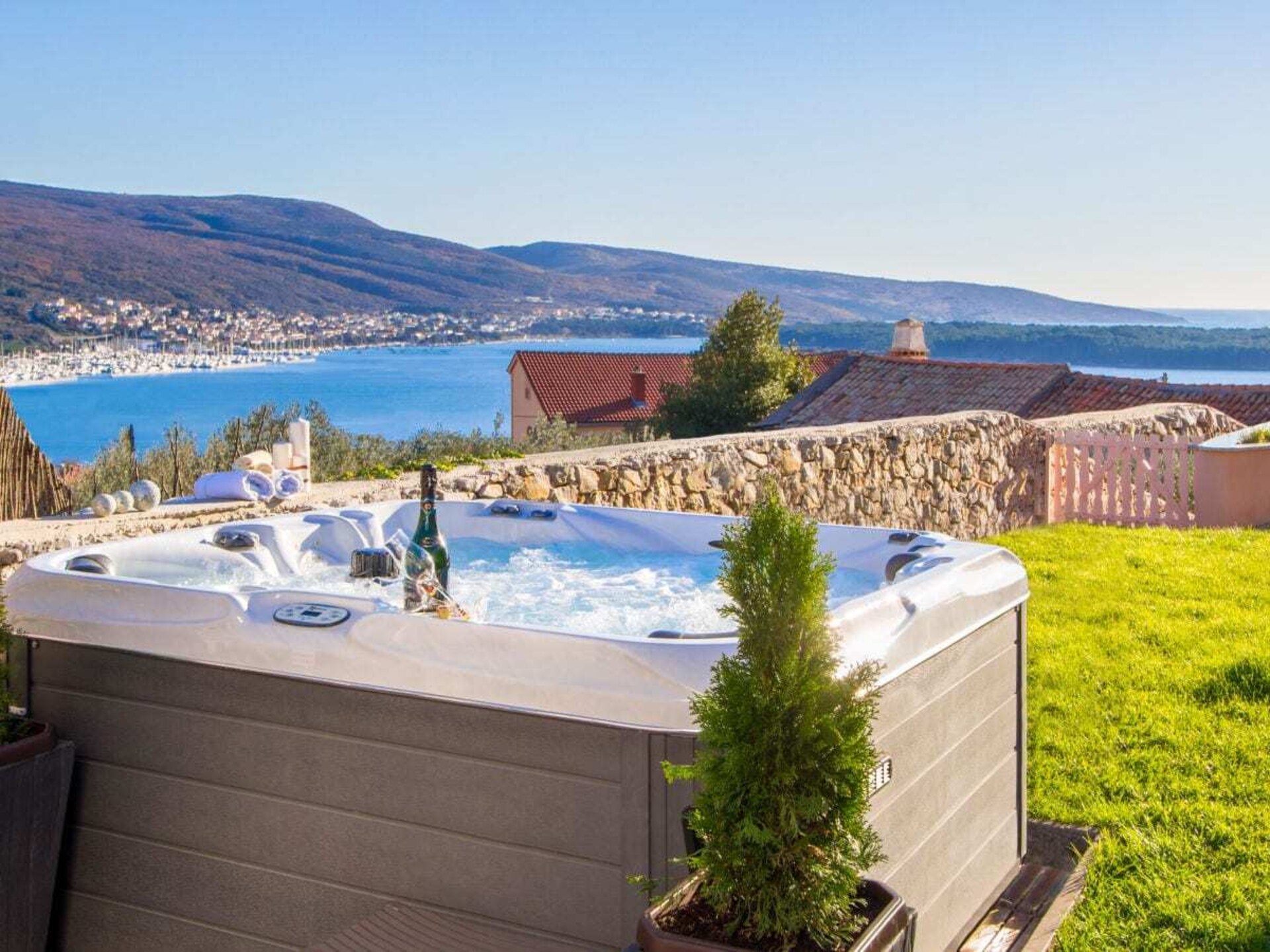 Villa met panoramisch dakterras, zwembad en sauna in Kornić - foto 12