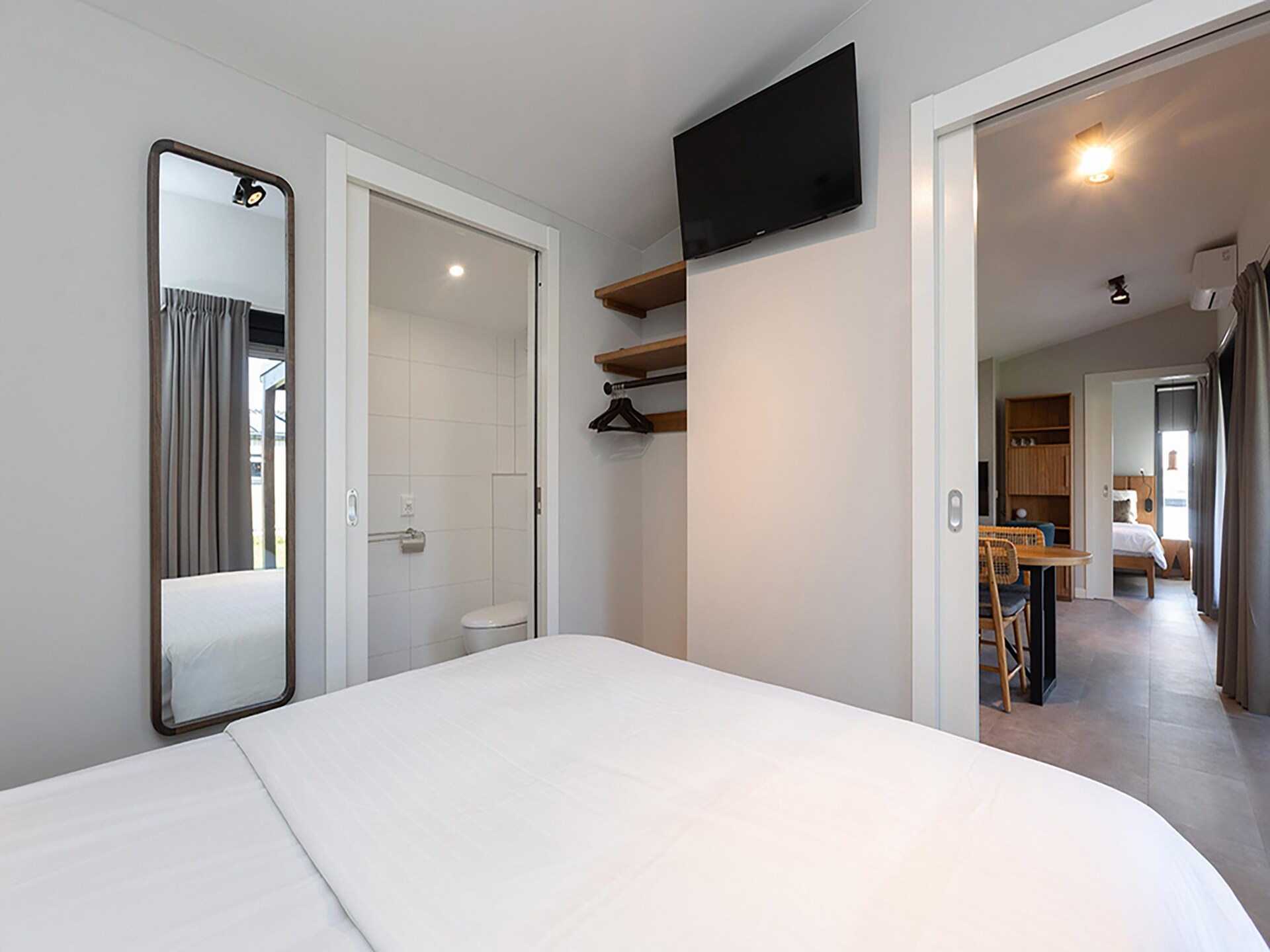 Luxueuze Docklodge aan het Tjeukemeer met eigen steiger en airconditioning - foto 7