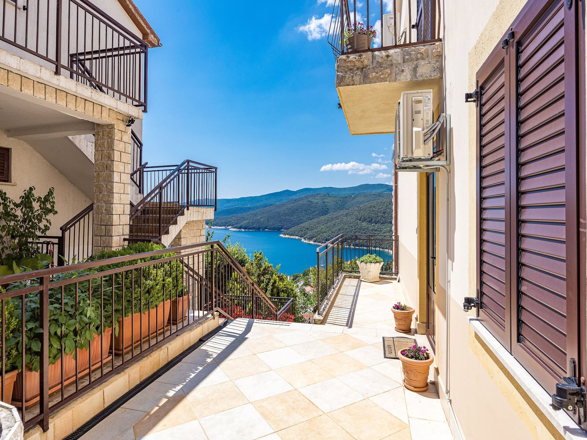 Lady M Gold – Stijlvol appartement met balkon en zeezicht in Rabac - foto 24
