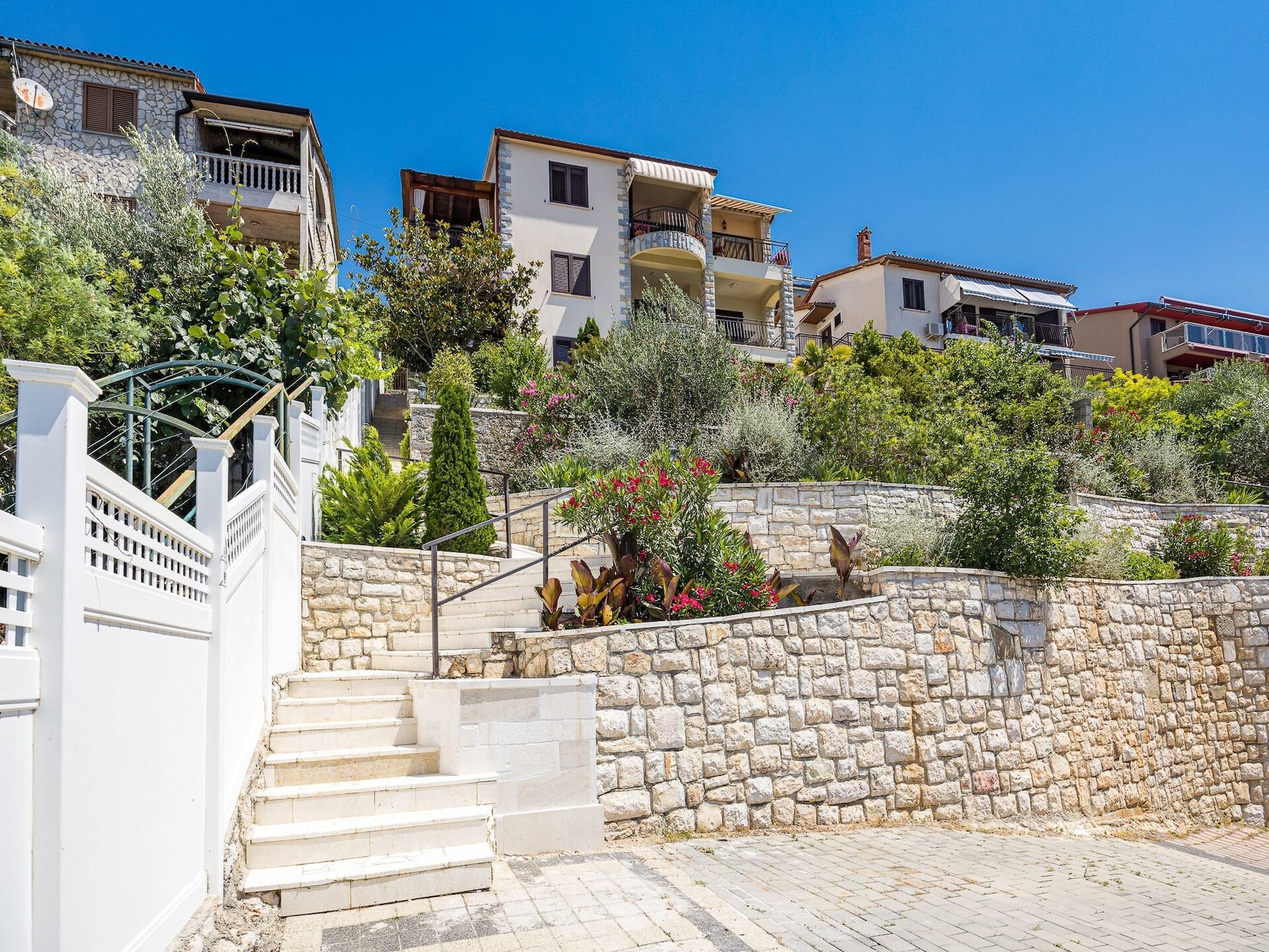 Lady M Gold – Stijlvol appartement met balkon en zeezicht in Rabac - foto 25