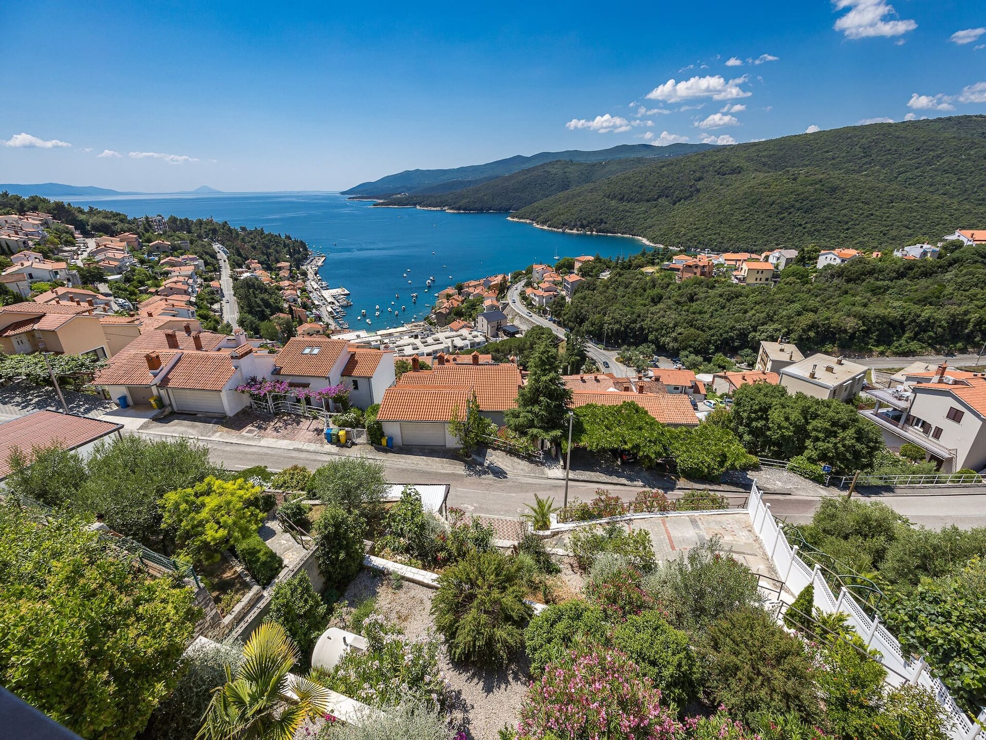 Stijlvol appartement met zeezicht in Rabac, 400m van het strand - foto 16