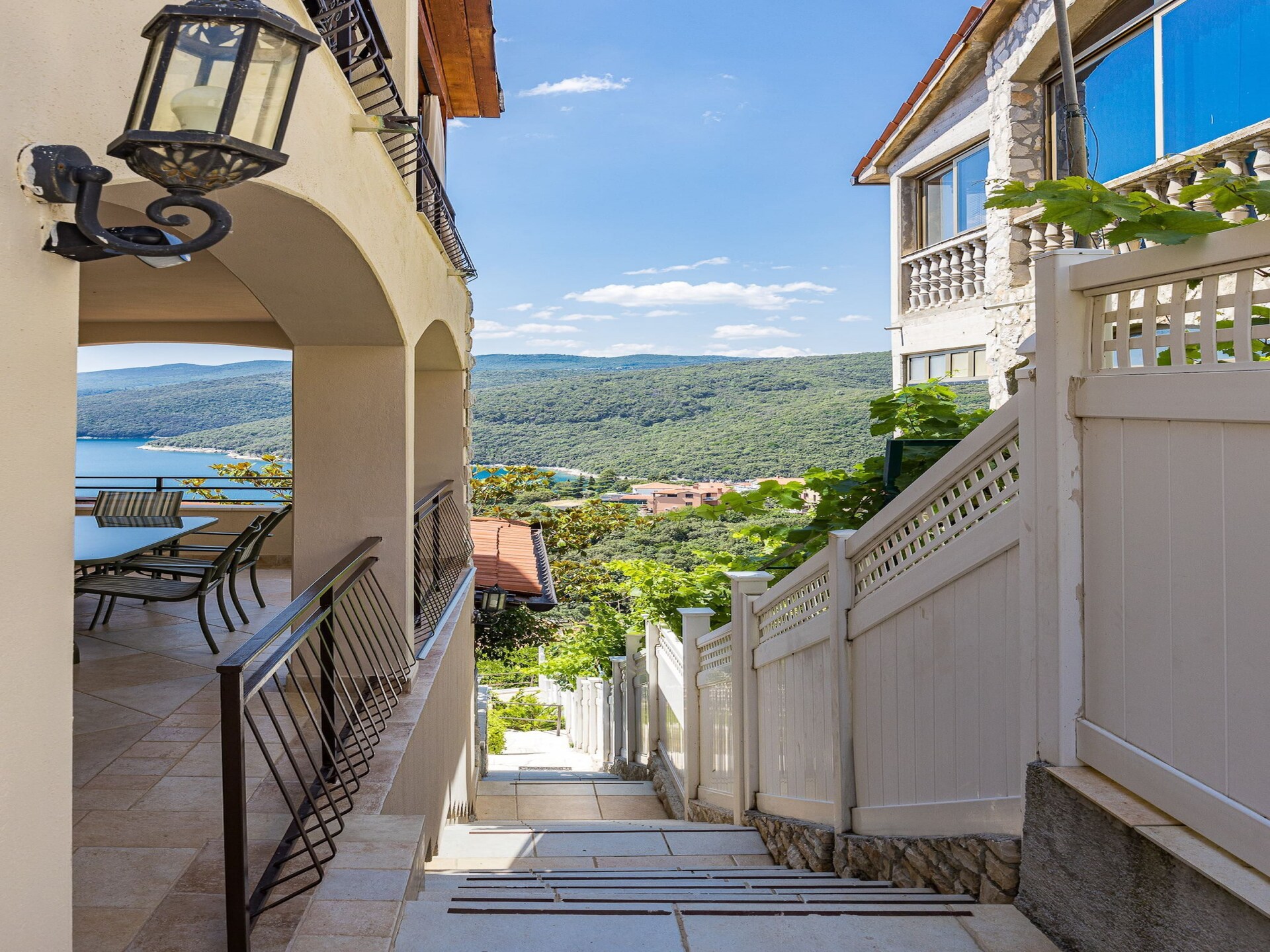 Stijlvol appartement met zeezicht in Rabac, 400m van het strand - foto 22