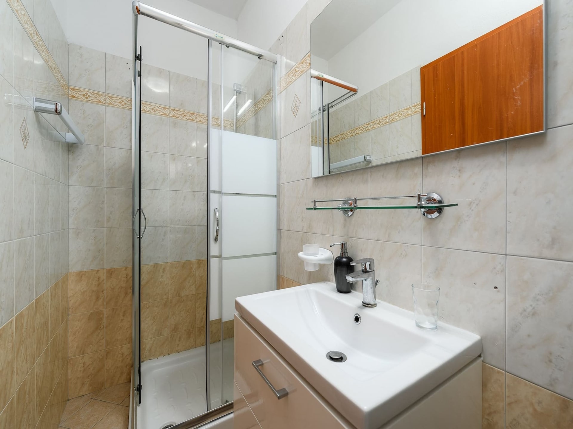 Luxe appartement in Drenje met gedeeld zwembad, sauna en jacuzzi - foto 15
