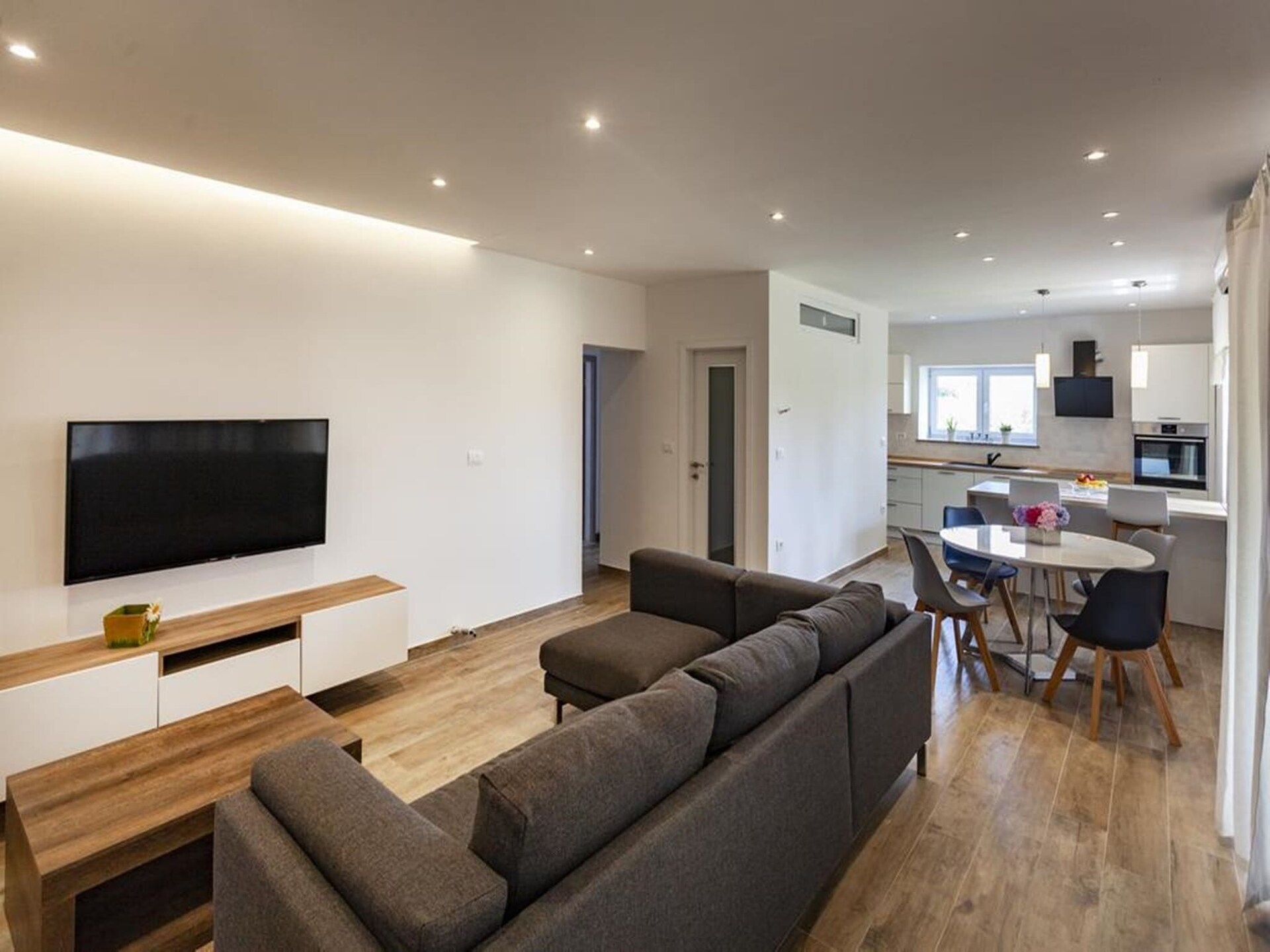 Ruim appartement met 3 slaapkamers en tuin op 1 km van strand Fažana - foto 2