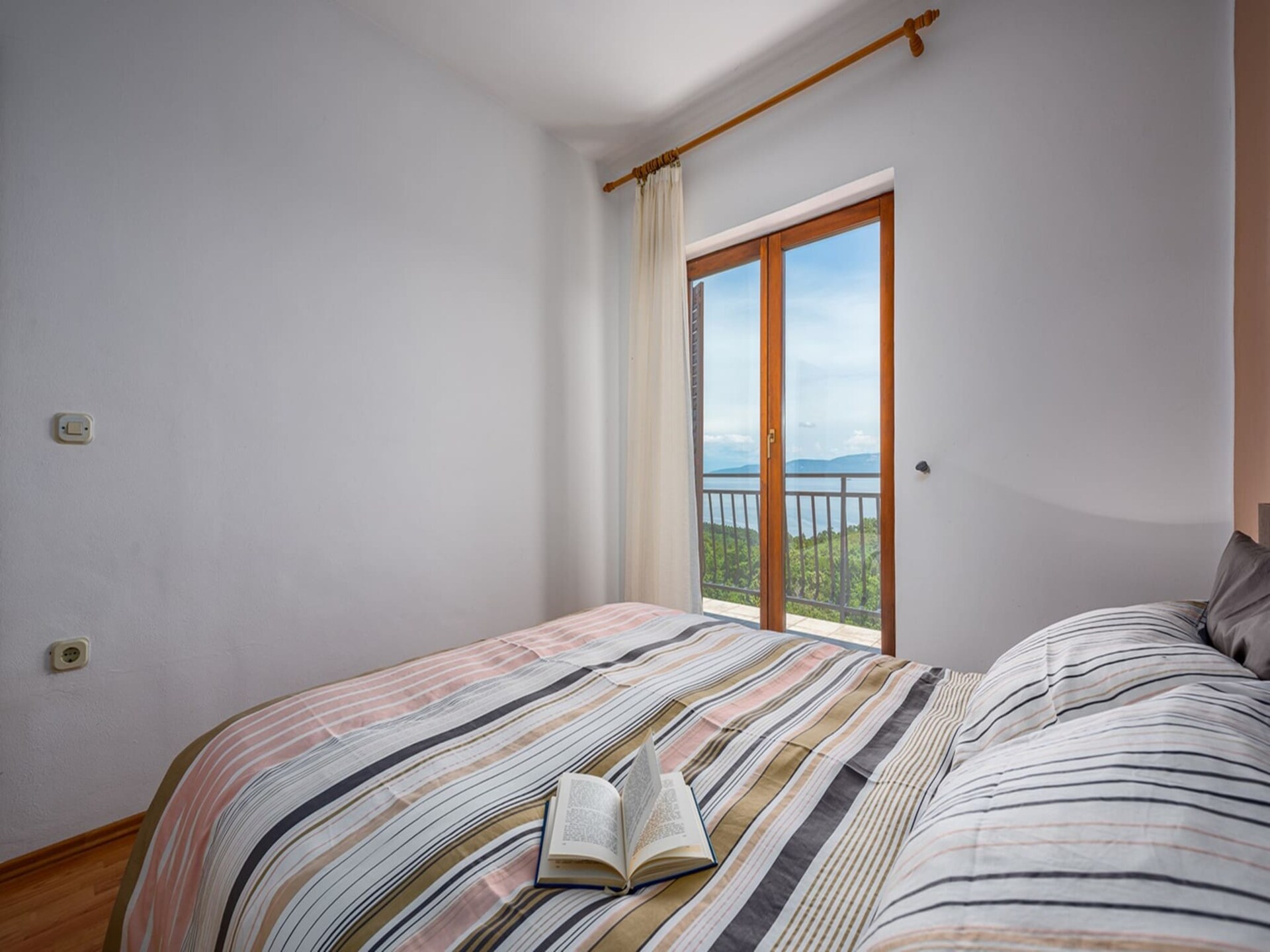 Romantisch appartement met gedeeld zwembad, sauna & jacuzzi nabij strand - foto 7