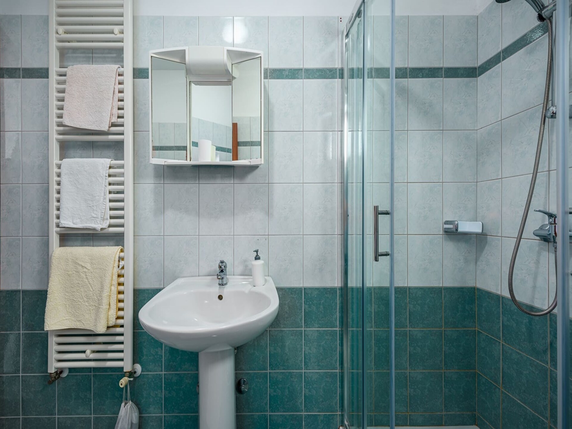 Romantisch appartement met gedeeld zwembad, sauna & jacuzzi nabij strand - foto 8