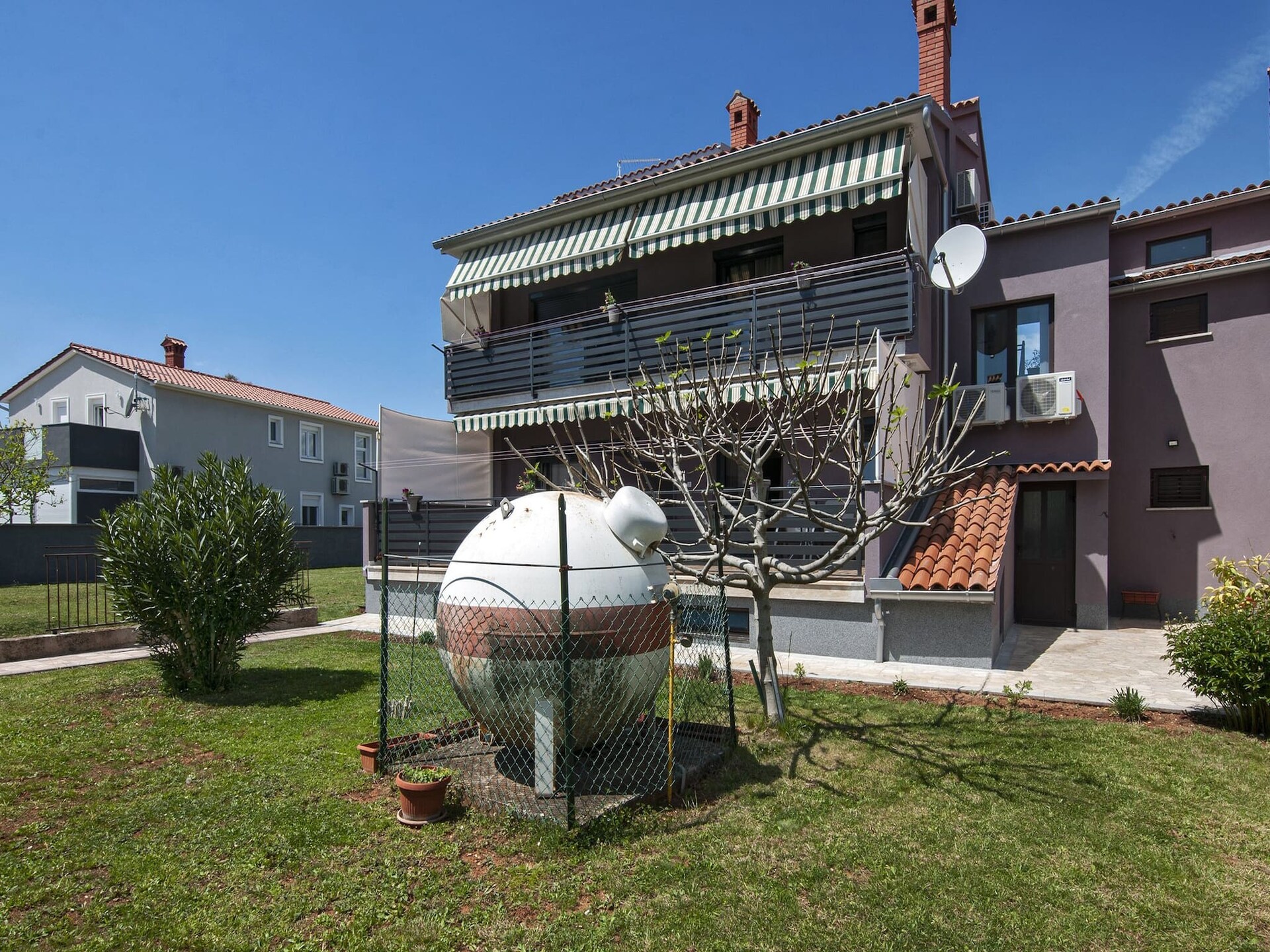 Modern appartement met terras in Valbandon, op 1 km van het strand - foto 1