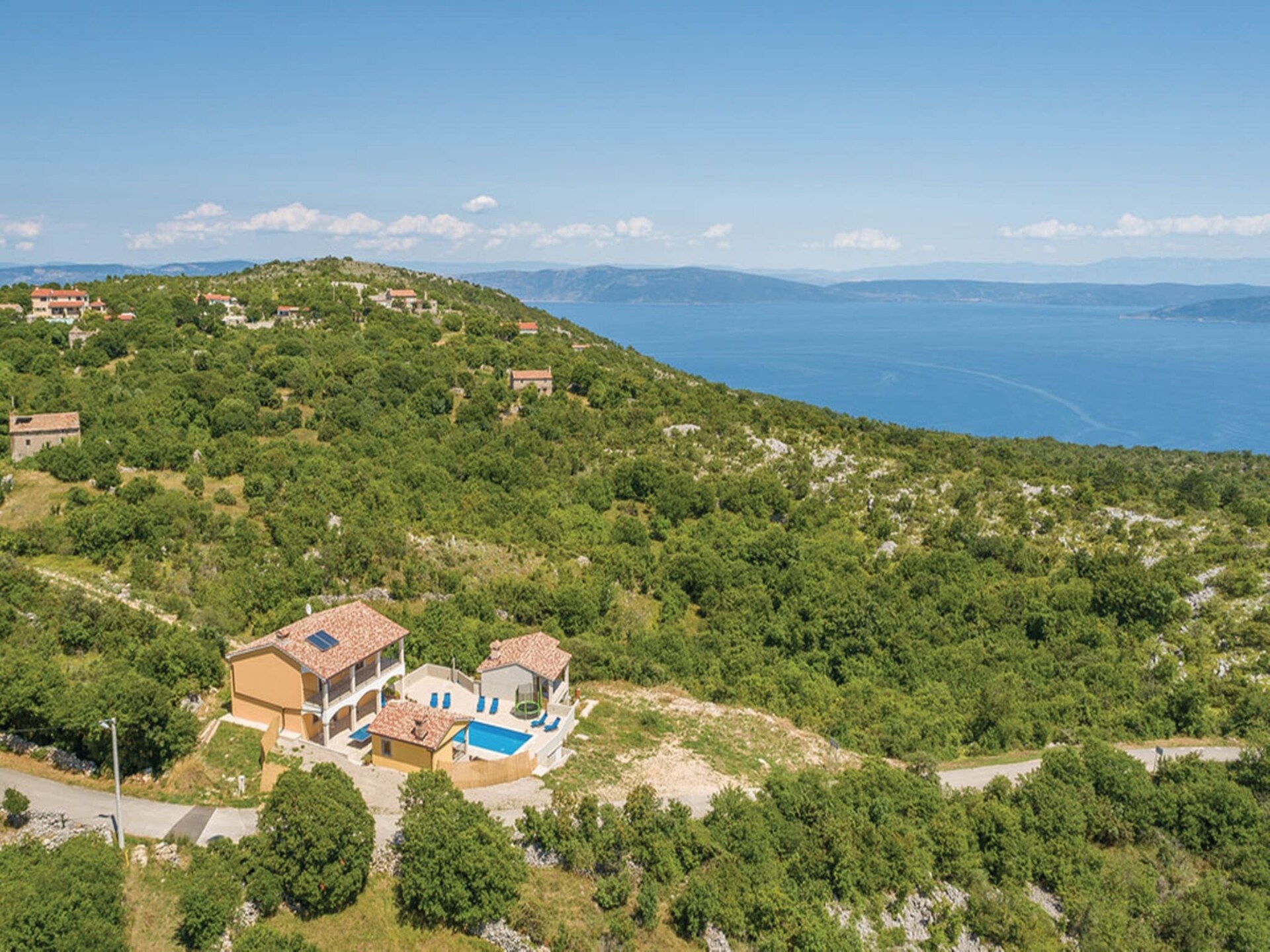 Villa met privézwembad en zeezicht in Koromačno - foto 22