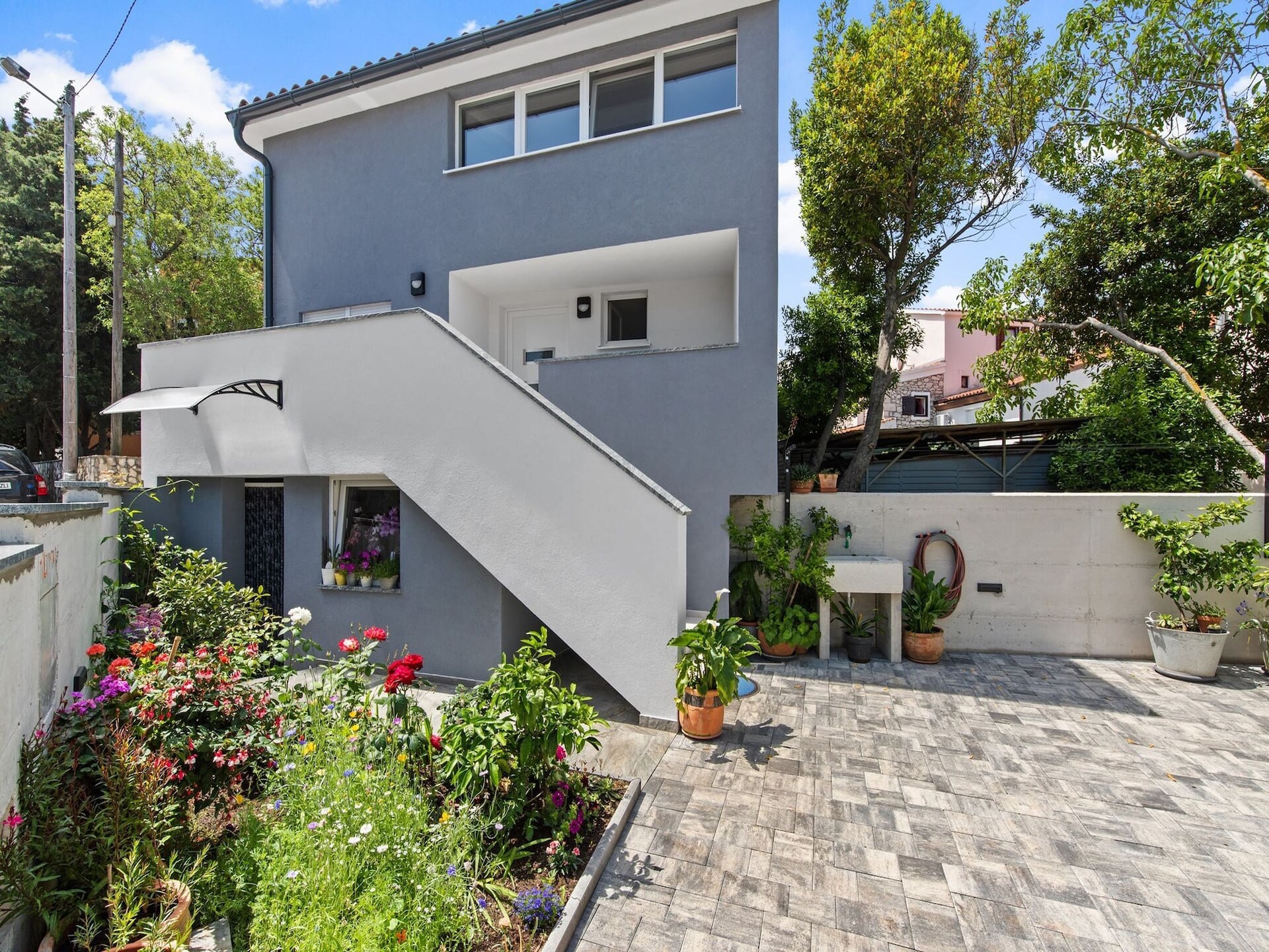 Modern vakantiehuis voor 8 in Premantura met tuin en uitzicht op zee - foto 27