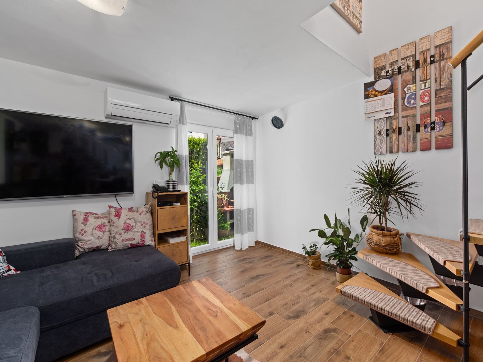 Modern vakantiehuis voor 8 in Premantura met tuin en uitzicht op zee - foto 7