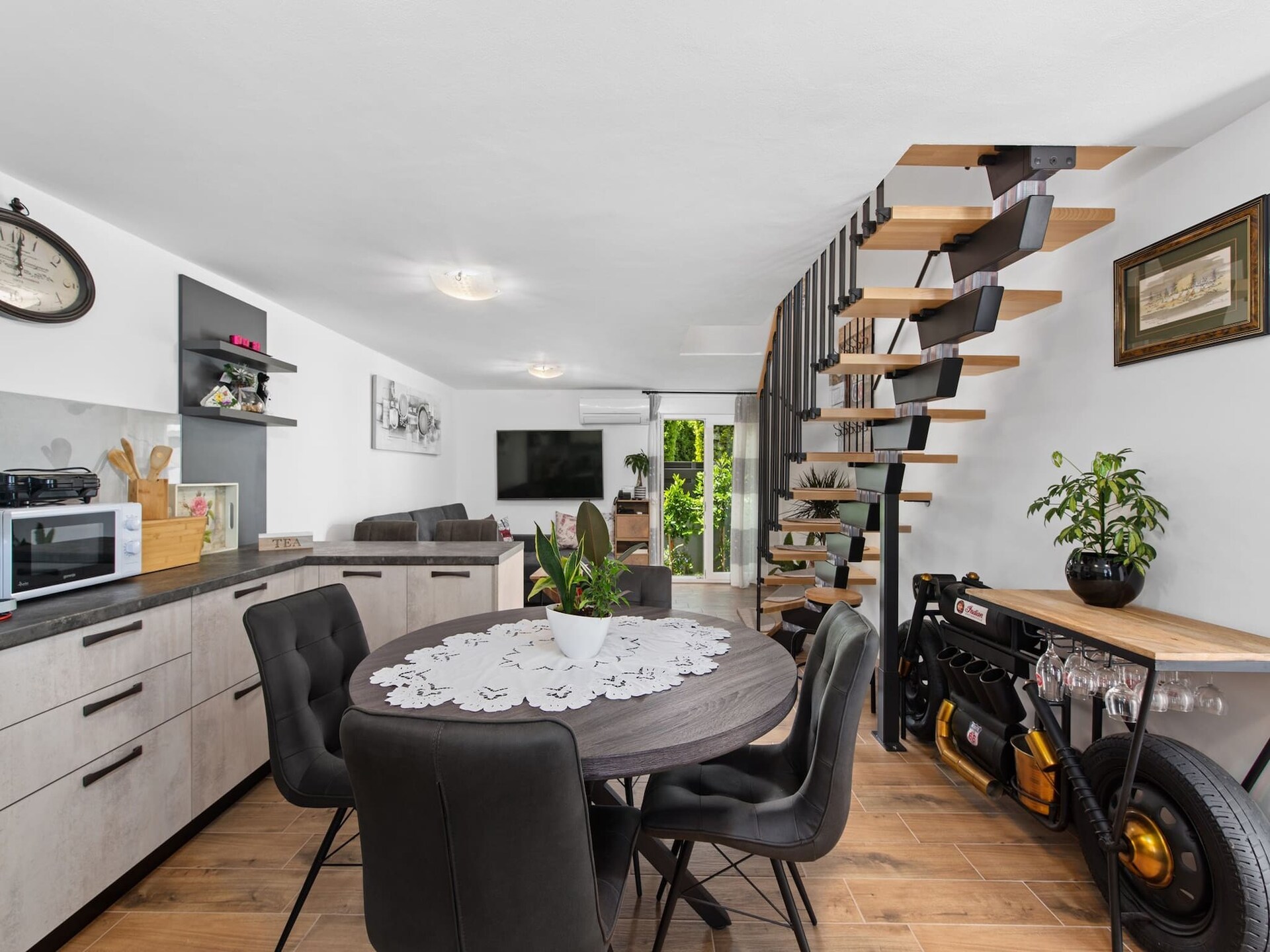 Modern vakantiehuis voor 8 in Premantura met tuin en uitzicht op zee - foto 11