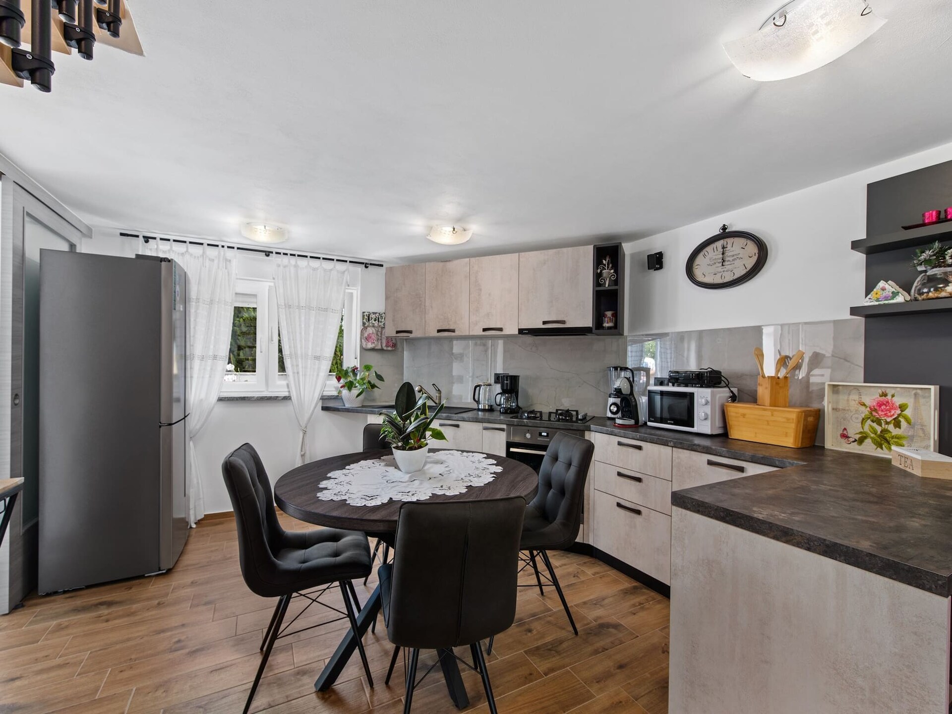 Modern vakantiehuis voor 8 in Premantura met tuin en uitzicht op zee - foto 3