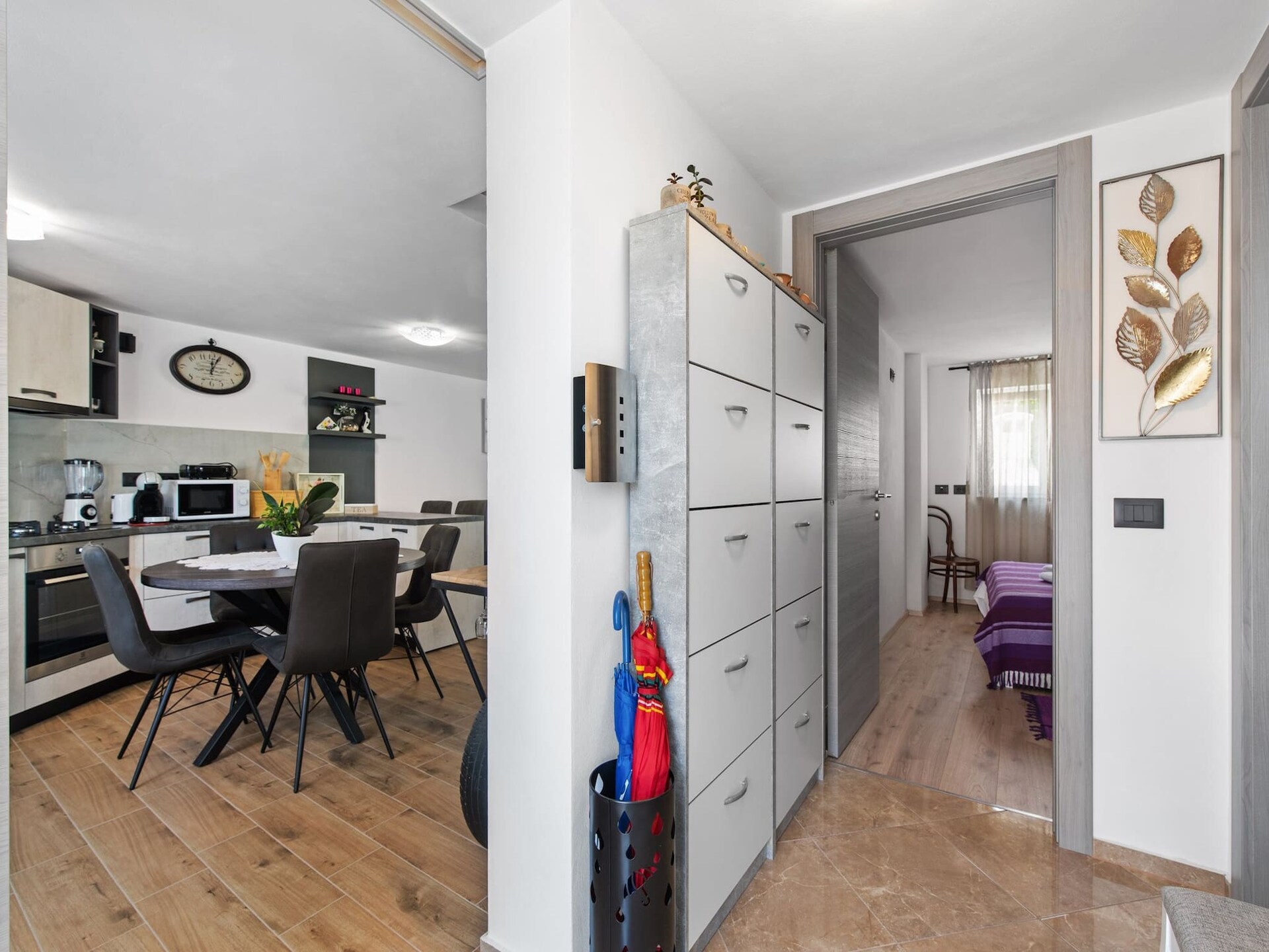Modern vakantiehuis voor 8 in Premantura met tuin en uitzicht op zee - foto 9