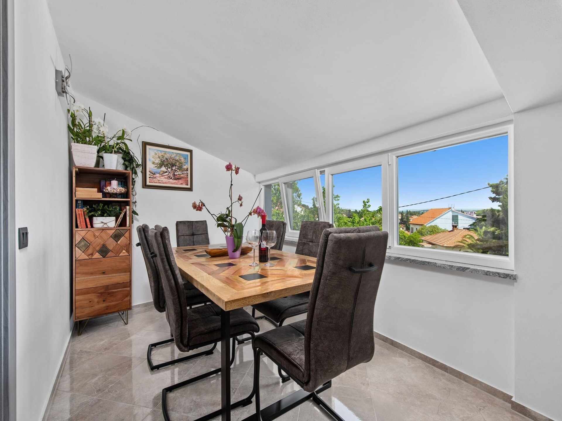 Modern vakantiehuis voor 8 in Premantura met tuin en uitzicht op zee - foto 2