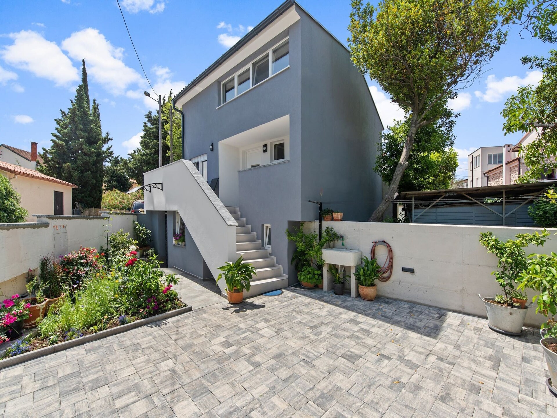Modern vakantiehuis voor 8 in Premantura met tuin en uitzicht op zee - foto 6