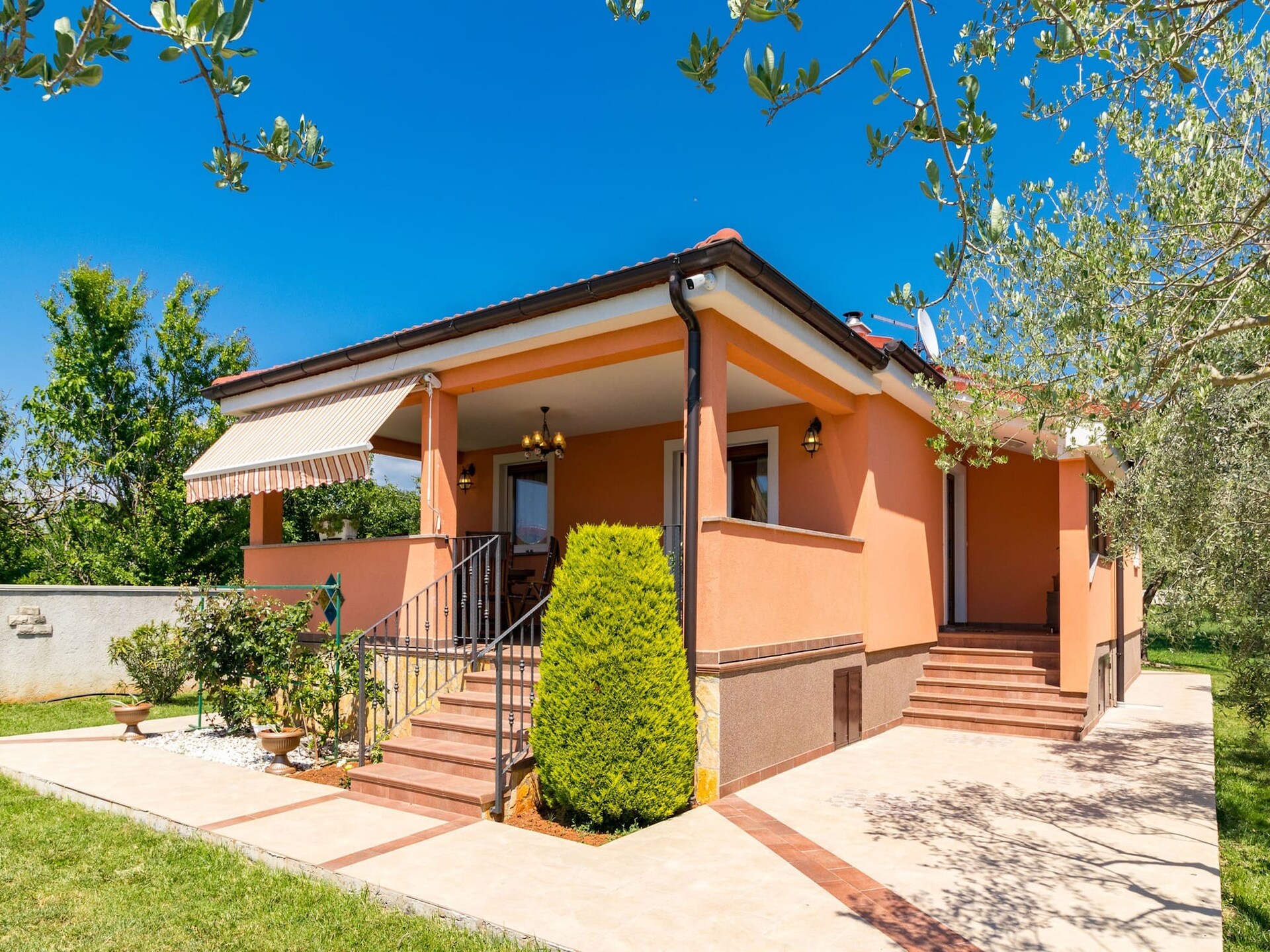 Serene villa met privézwembad op 2,2 km van strand Pjescana Uvala - foto 37