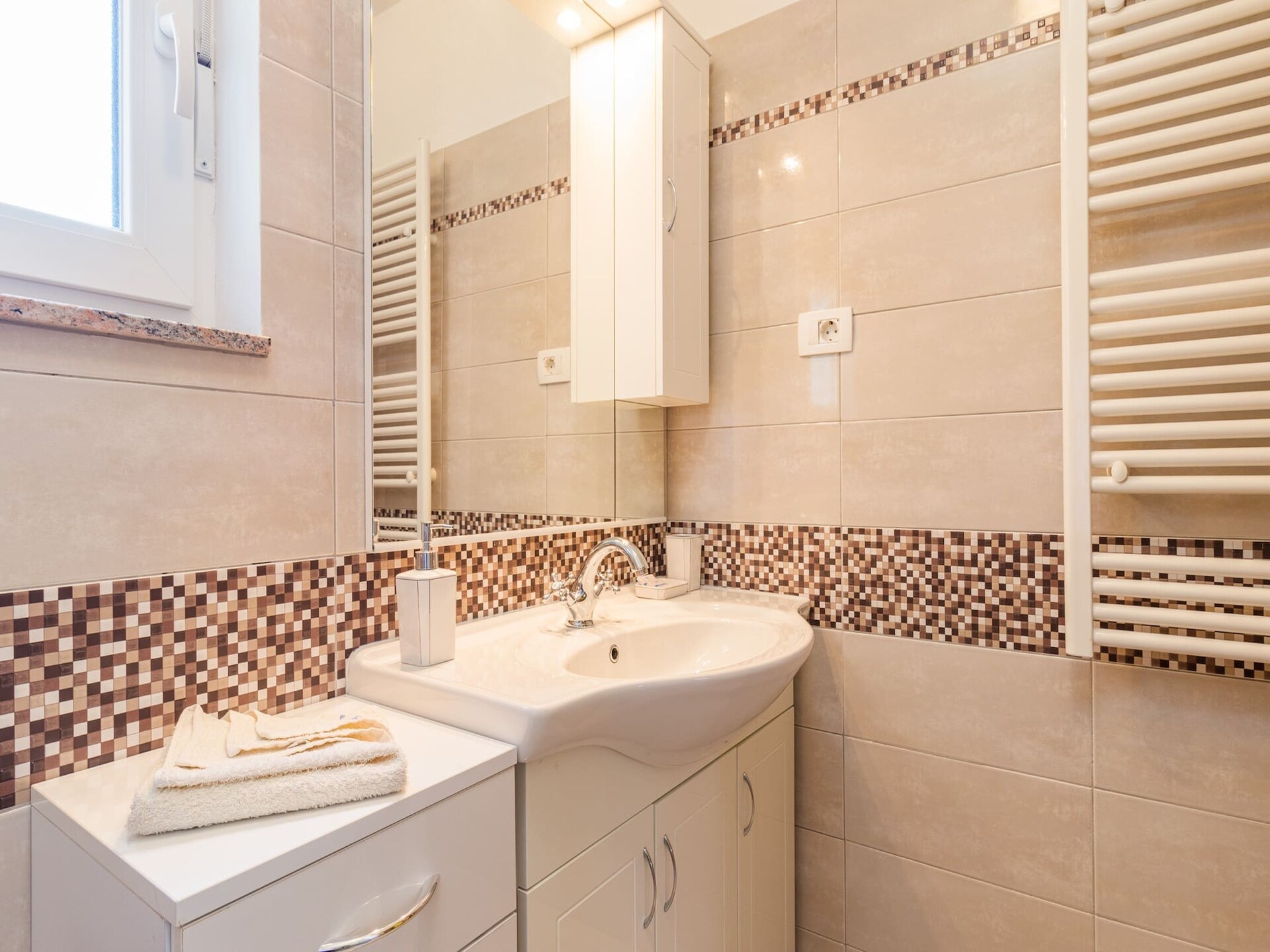 Serene villa met privézwembad op 2,2 km van strand Pjescana Uvala - foto 27
