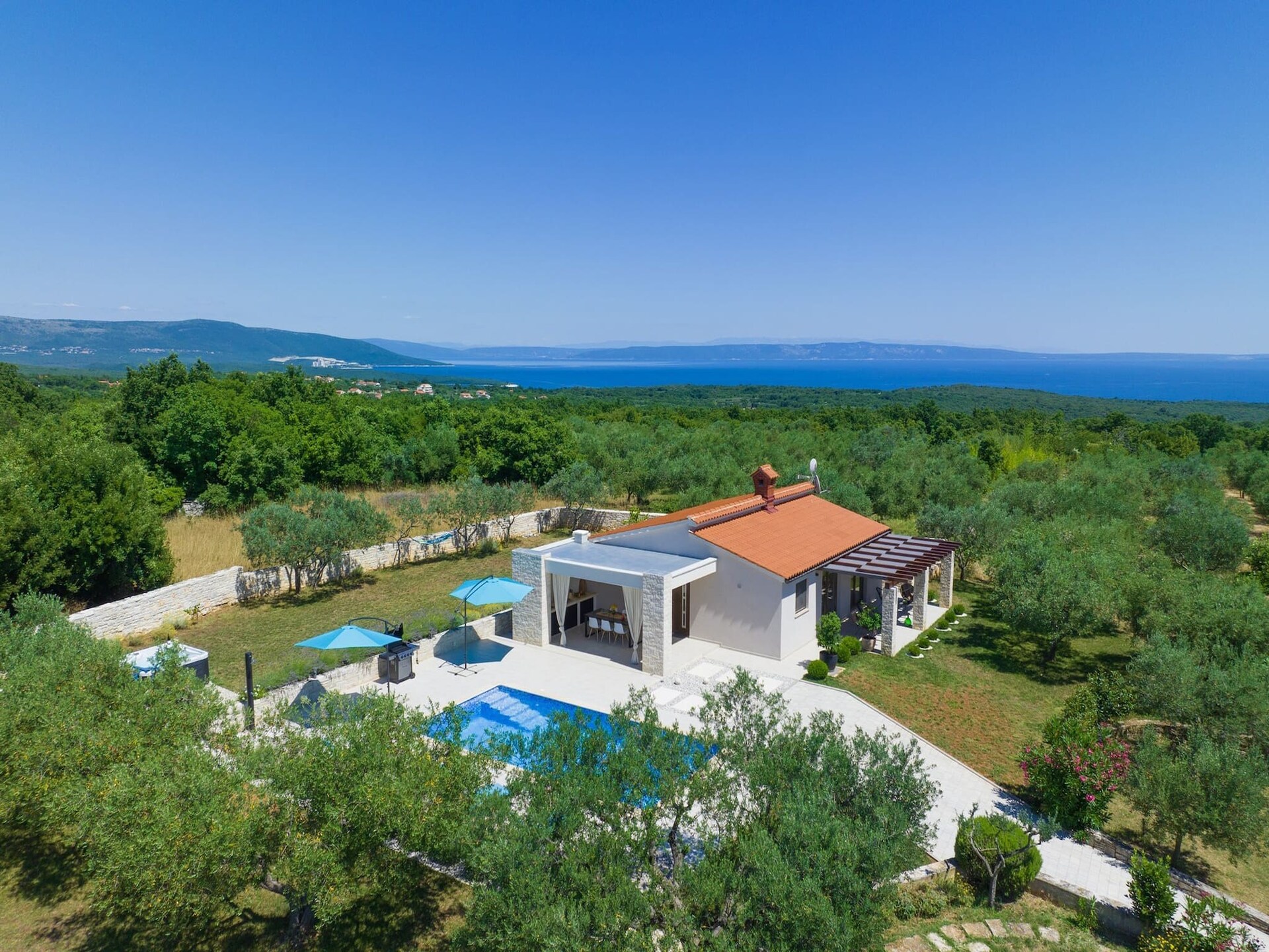 Villa Silentio – Jouw privé-oase met jacuzzi en zwembad in Istrië - foto 33