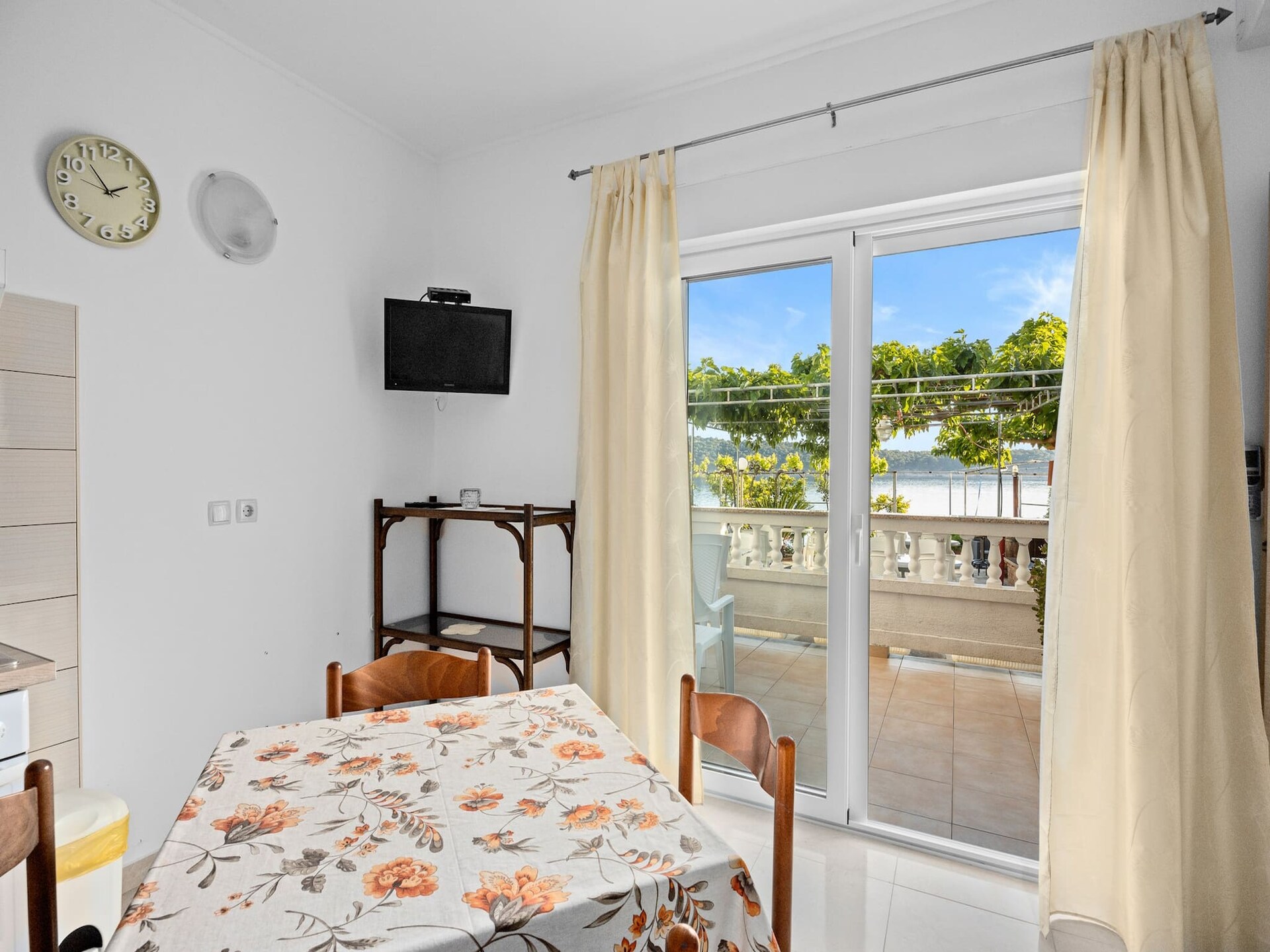 Aan het strand: Charmant appartement met zeezicht op Rab - foto 8