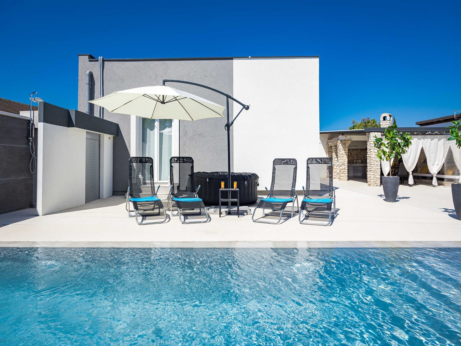 Villa Marsel in Gajana: privézwembad, jacuzzi en 6 persoons vakantiehuis - foto 24