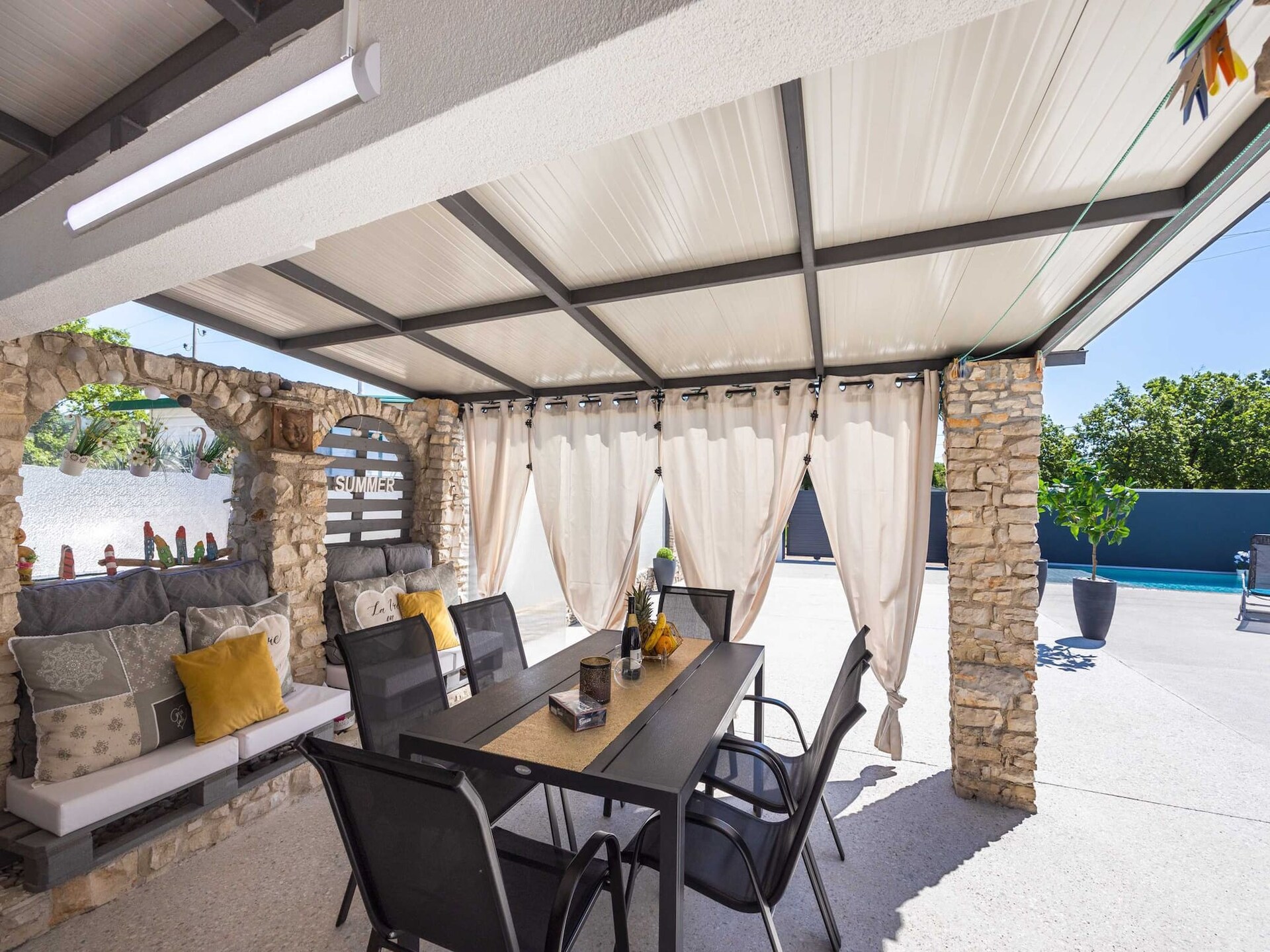 Villa Marsel in Gajana: privézwembad, jacuzzi en 6 persoons vakantiehuis - foto 7