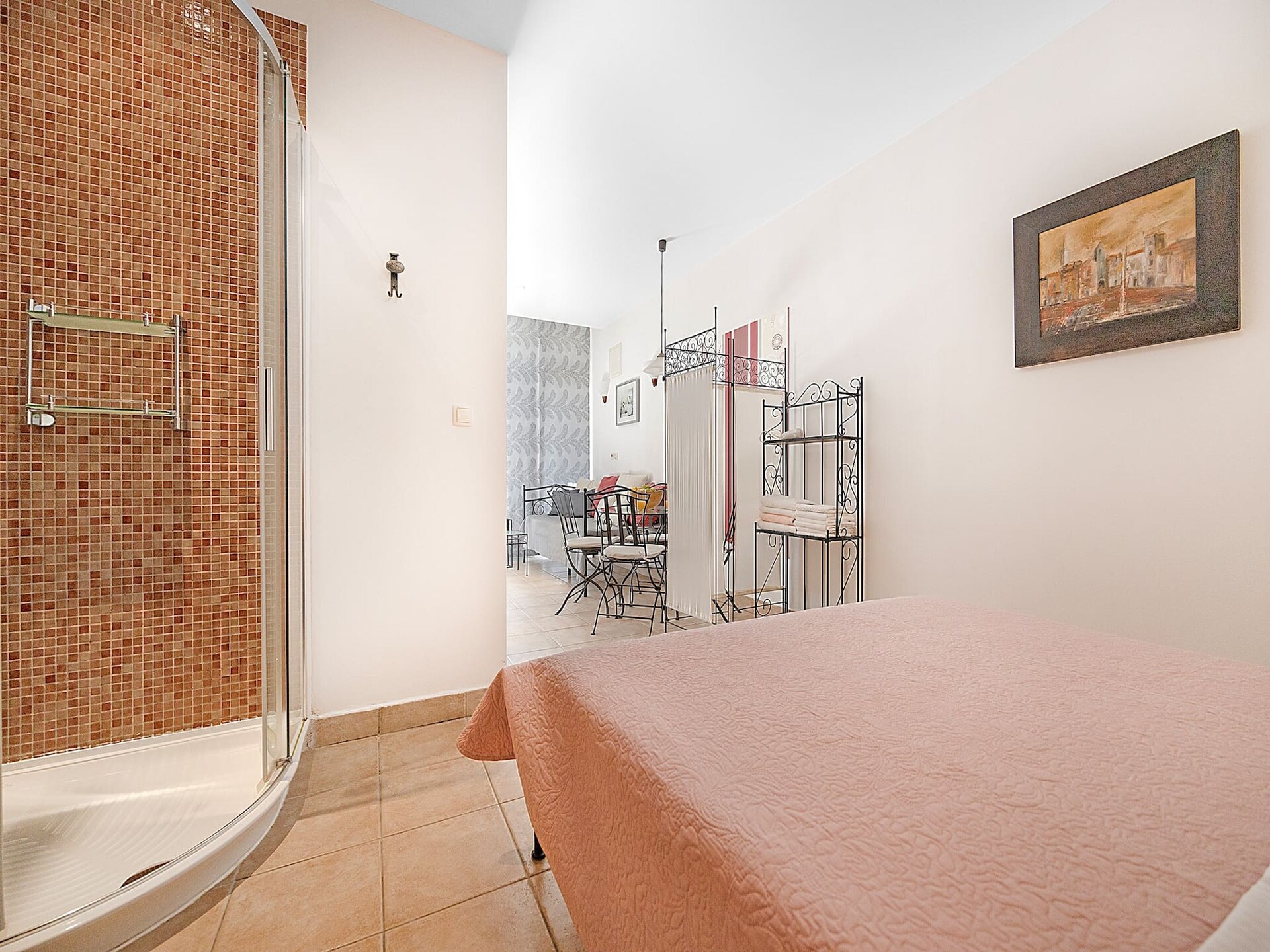 Romantische studio met gedeelde jacuzzi en weelderige tuin, 250m van zee - foto 16