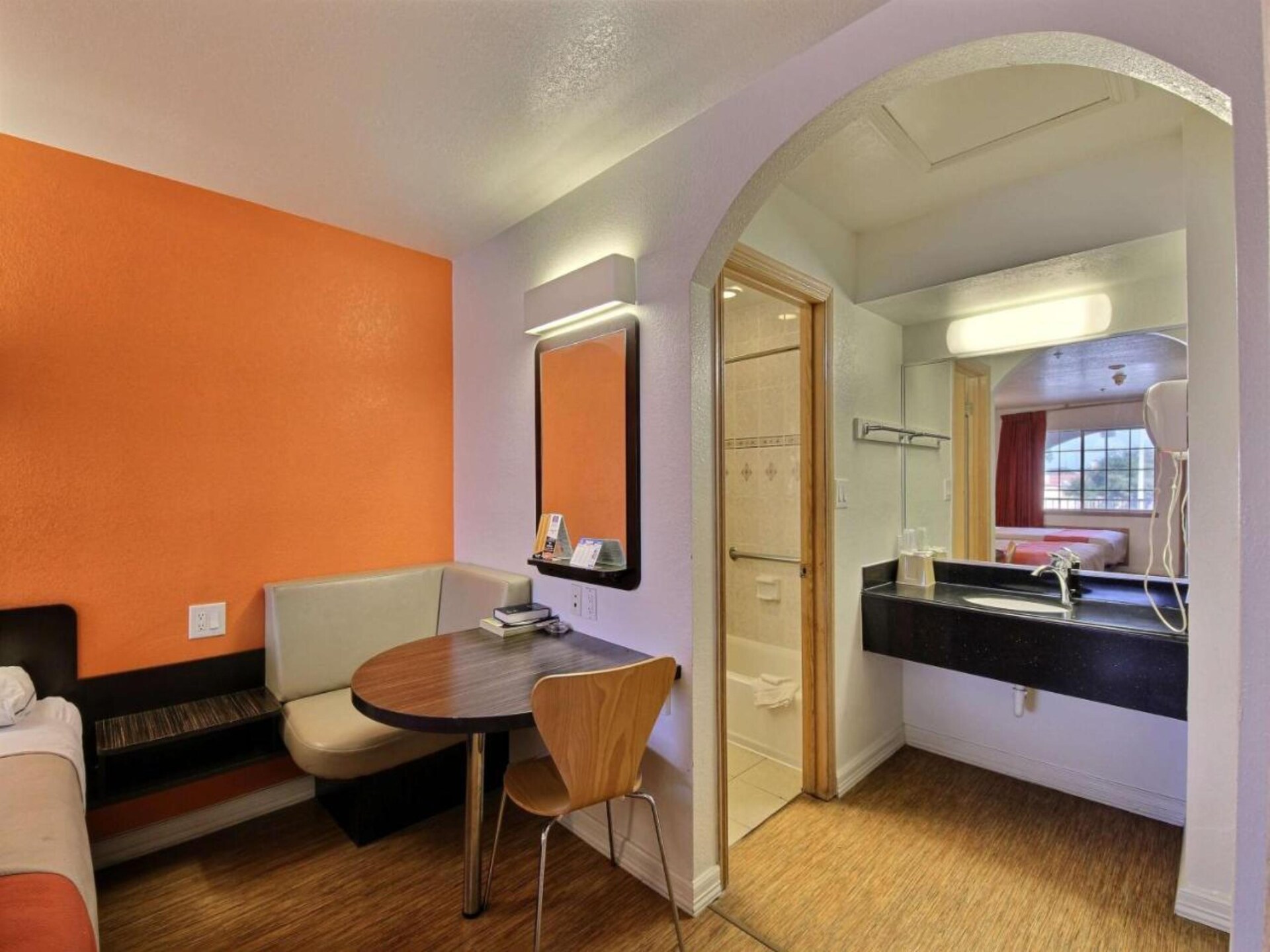 Knus appartement in Edinburg met zwembad en keuken - foto 20