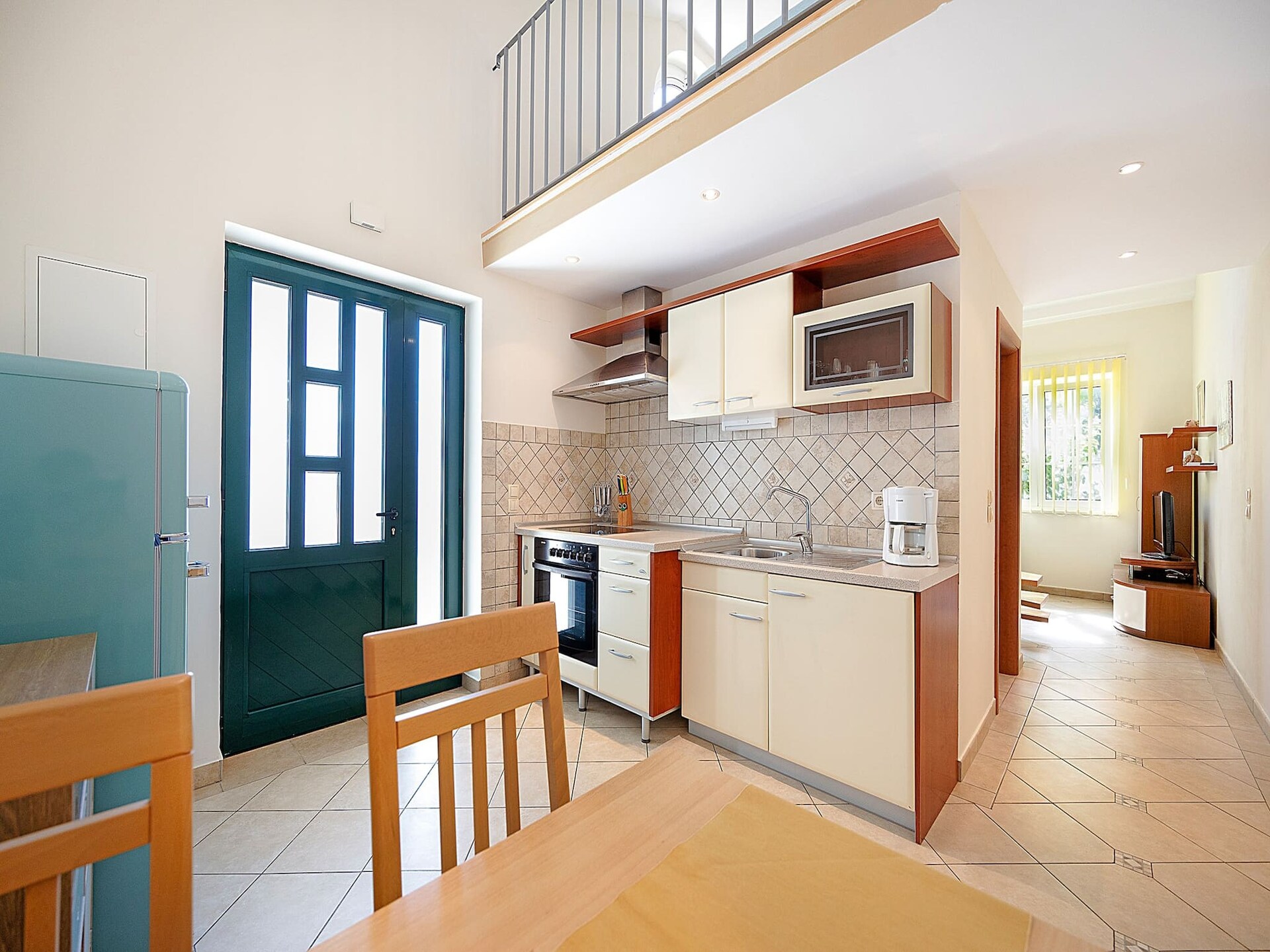 2-persoons appartement in centrum Banjol direct aan het strand - foto 11