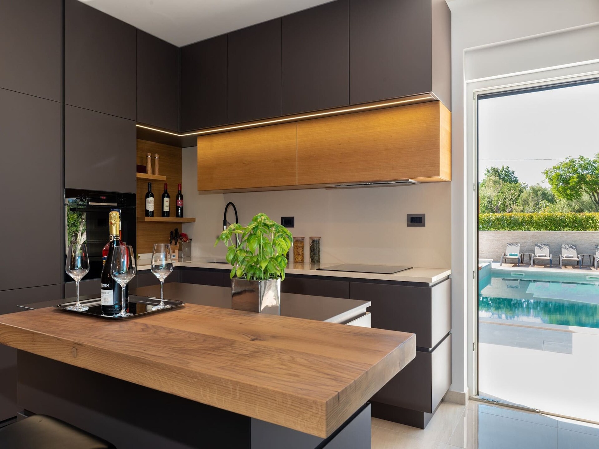 Villa Laurea: Modern Genieten met Privézwembad nabij Strand Drenje - foto 22