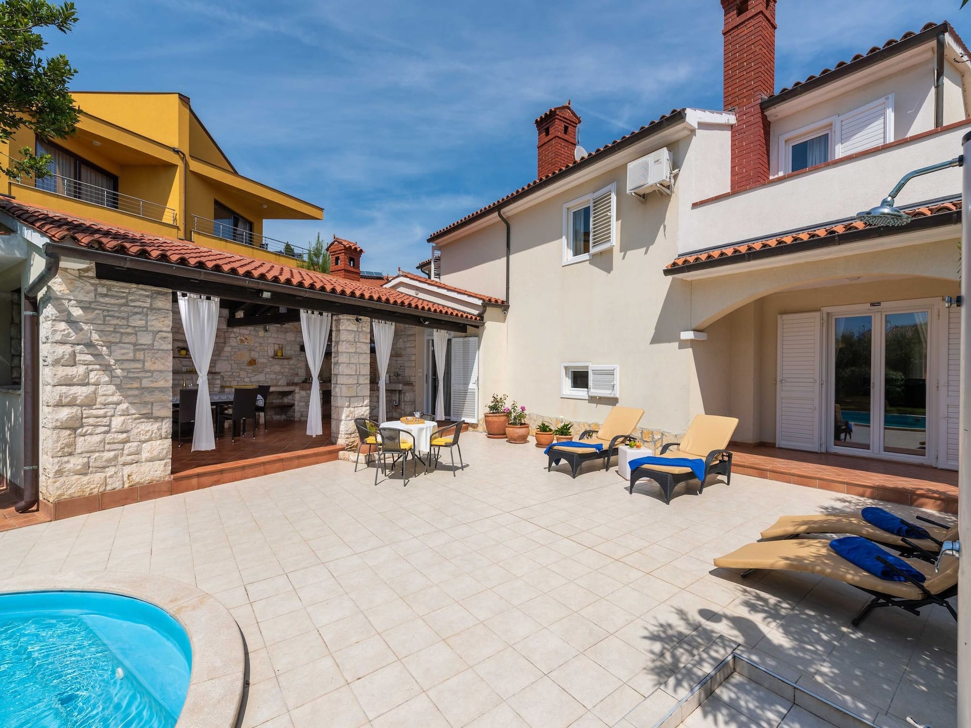 Centraal gelegen villa in Premantura met privézwembad voor 8 personen - foto 32