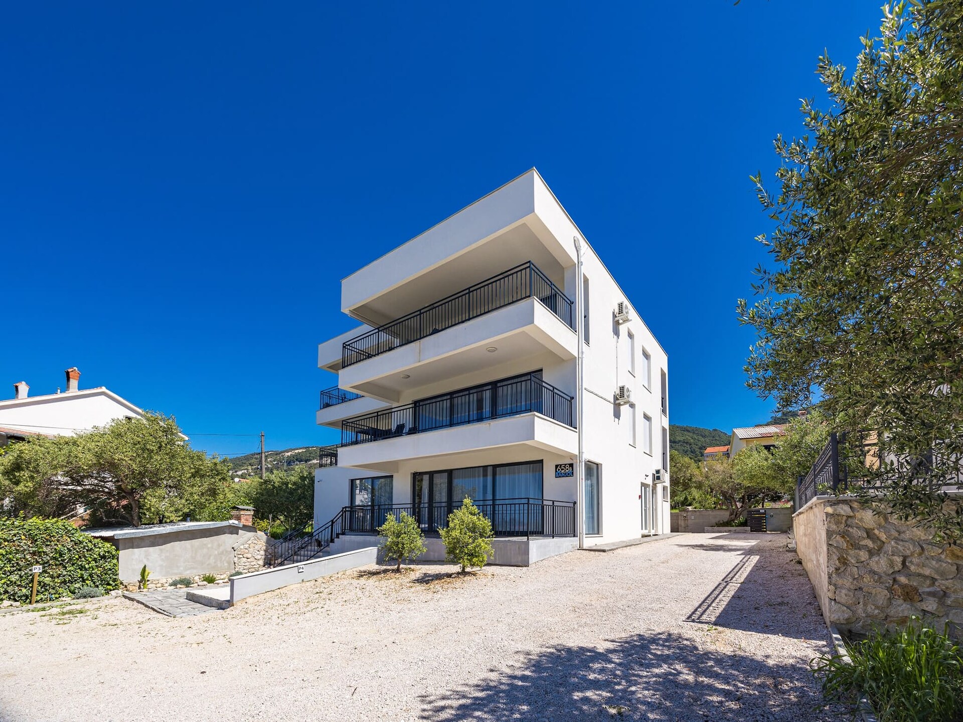 Op 400 m van het strand: Modern appartement in Banjol voor 4 personen - foto 20