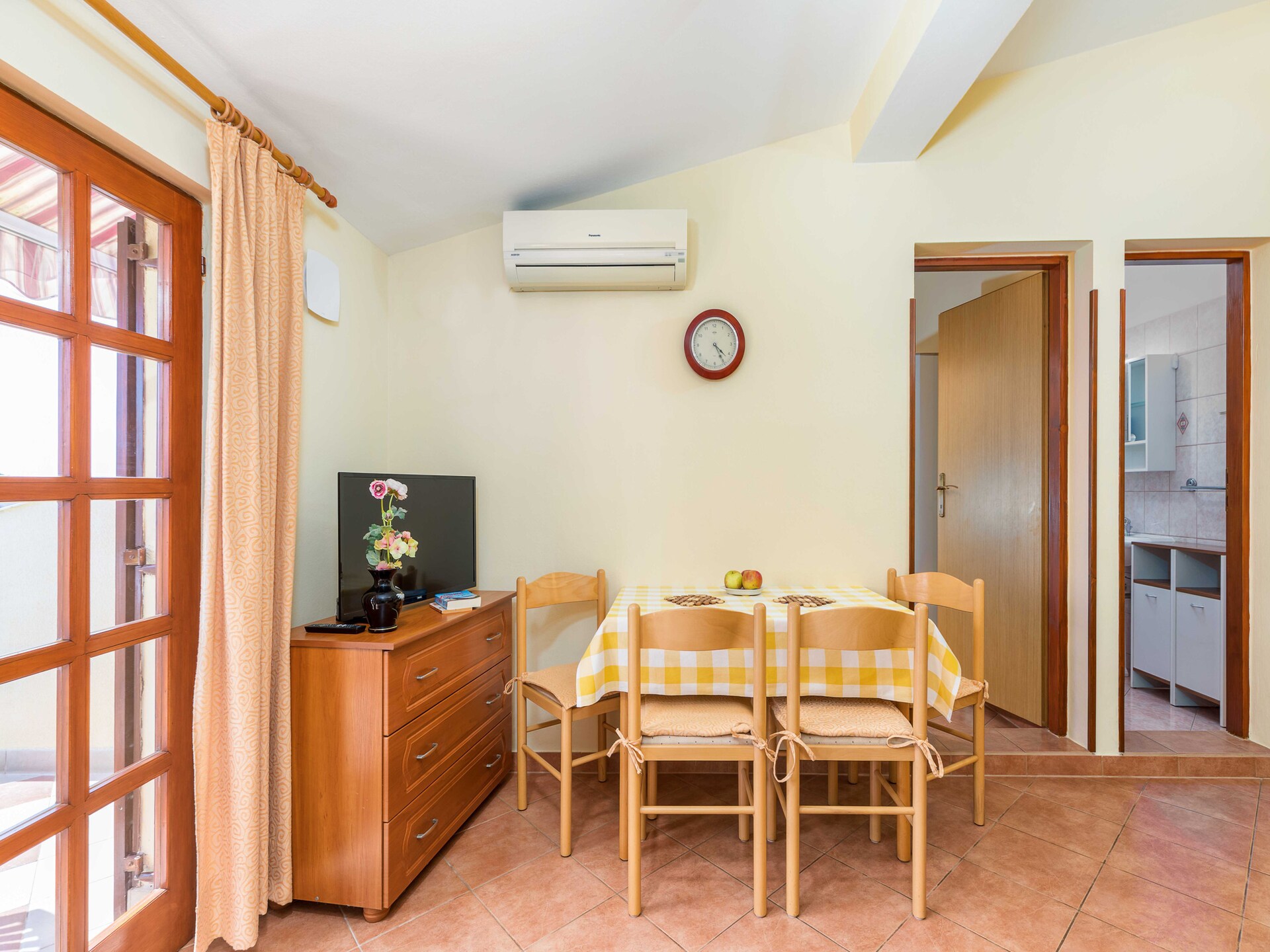Centraal gelegen appartement in Fažana direct aan het strand - foto 3