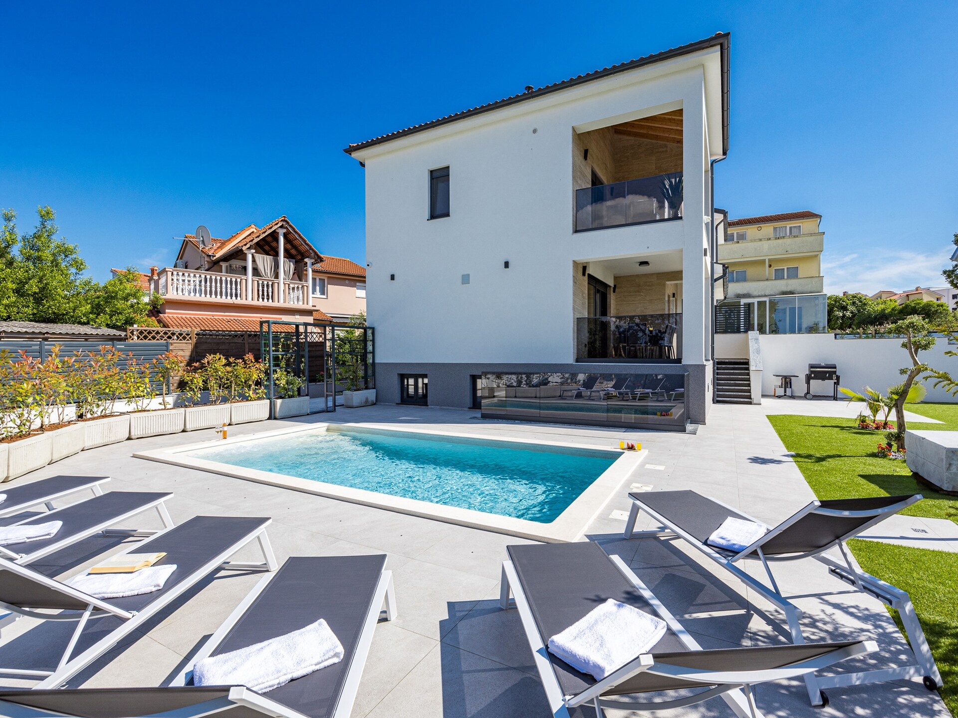 Villa met privézwembad in Štinjan: luxe oase nabij het strand - foto 38