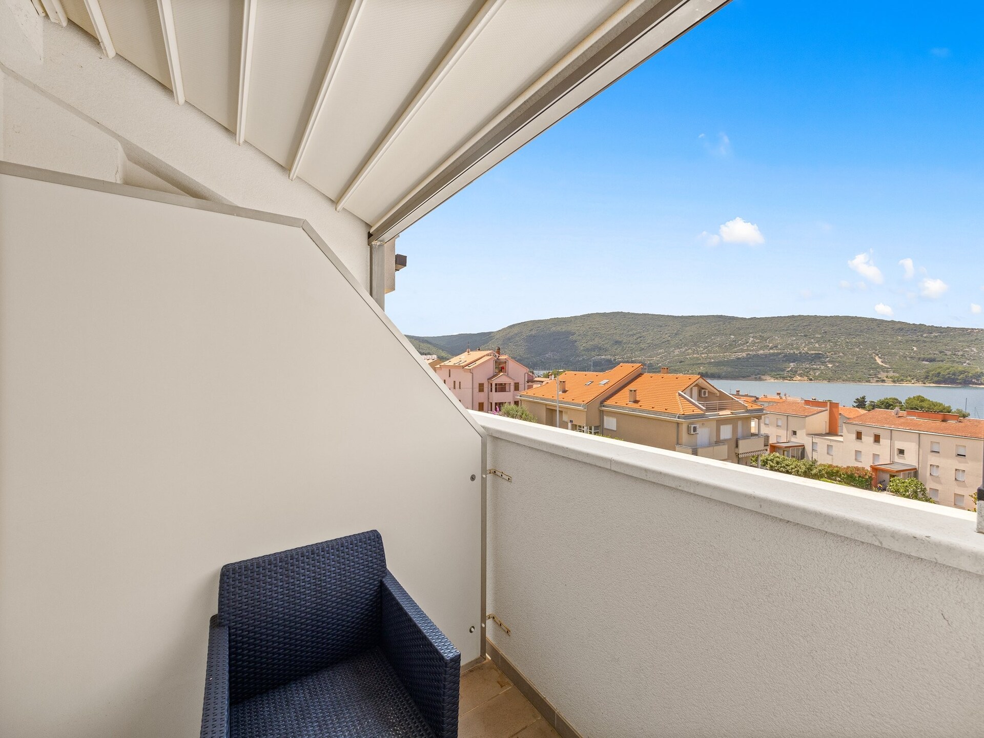 Modern appartement met zeezicht in Cres, vlak bij strand en centrum - foto 18