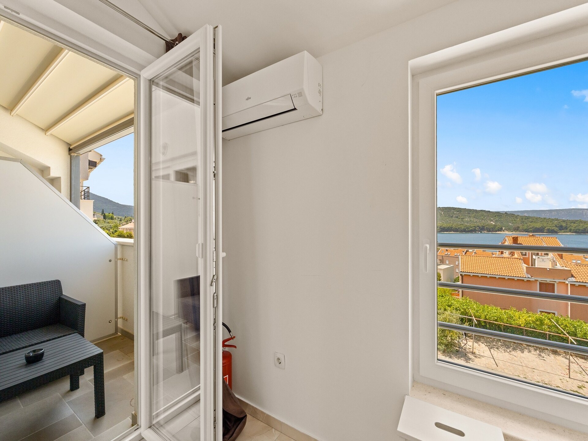 Modern appartement met zeezicht in Cres, vlak bij strand en centrum - foto 19