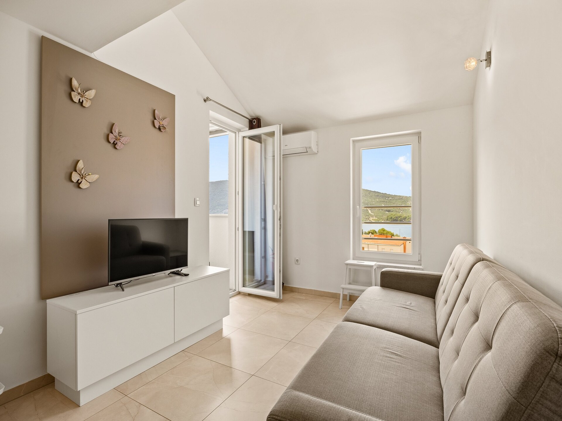 Modern appartement met zeezicht in Cres, vlak bij strand en centrum - foto 8