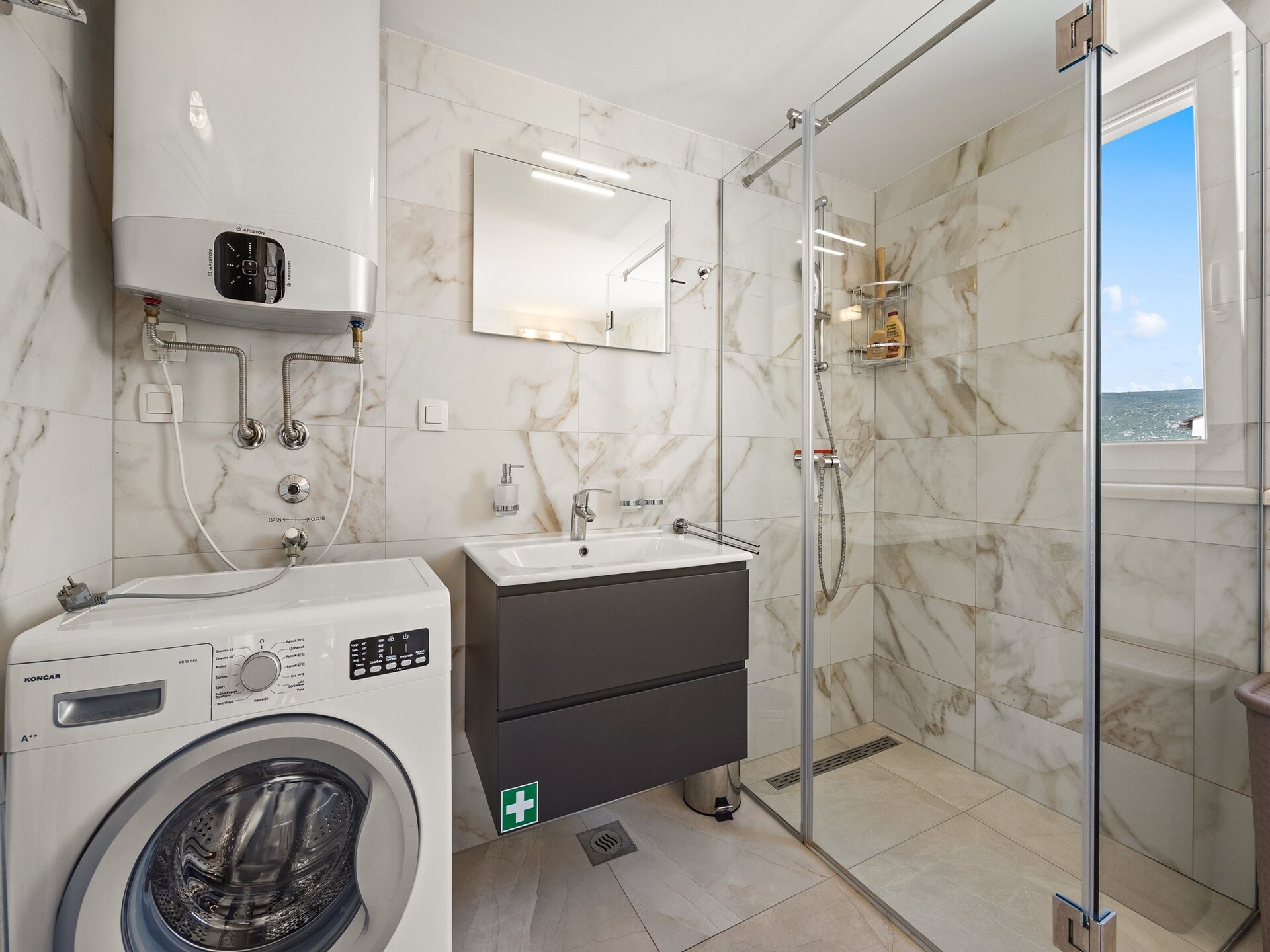 Modern appartement met zeezicht in Cres, vlak bij strand en centrum - foto 16