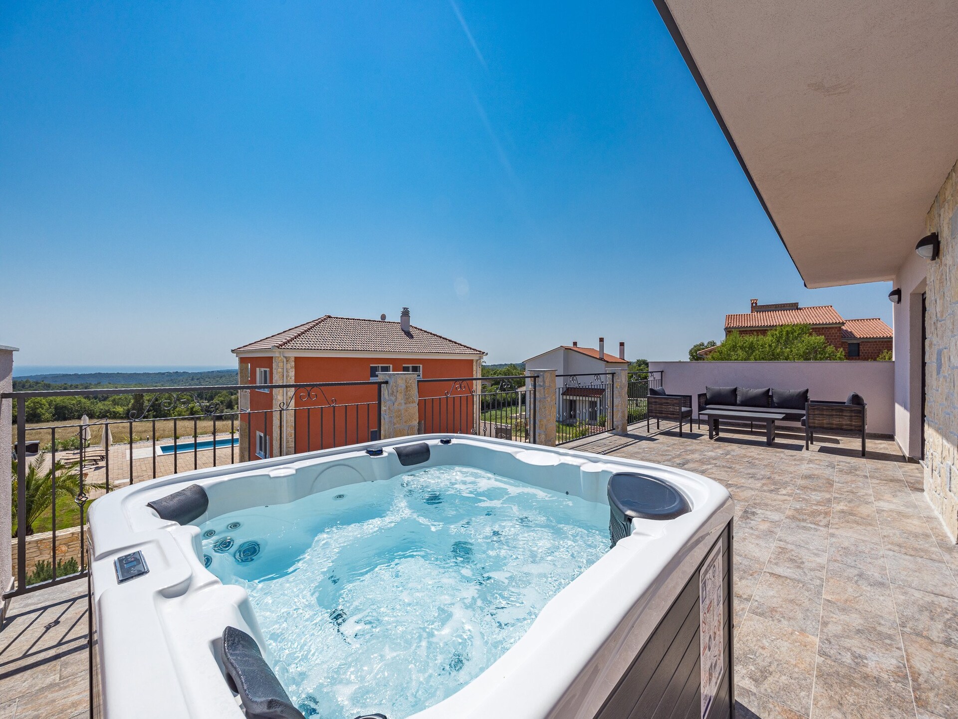 Villa Magnolia West: privézwembad & jacuzzi nabij strand Krnica - foto 5