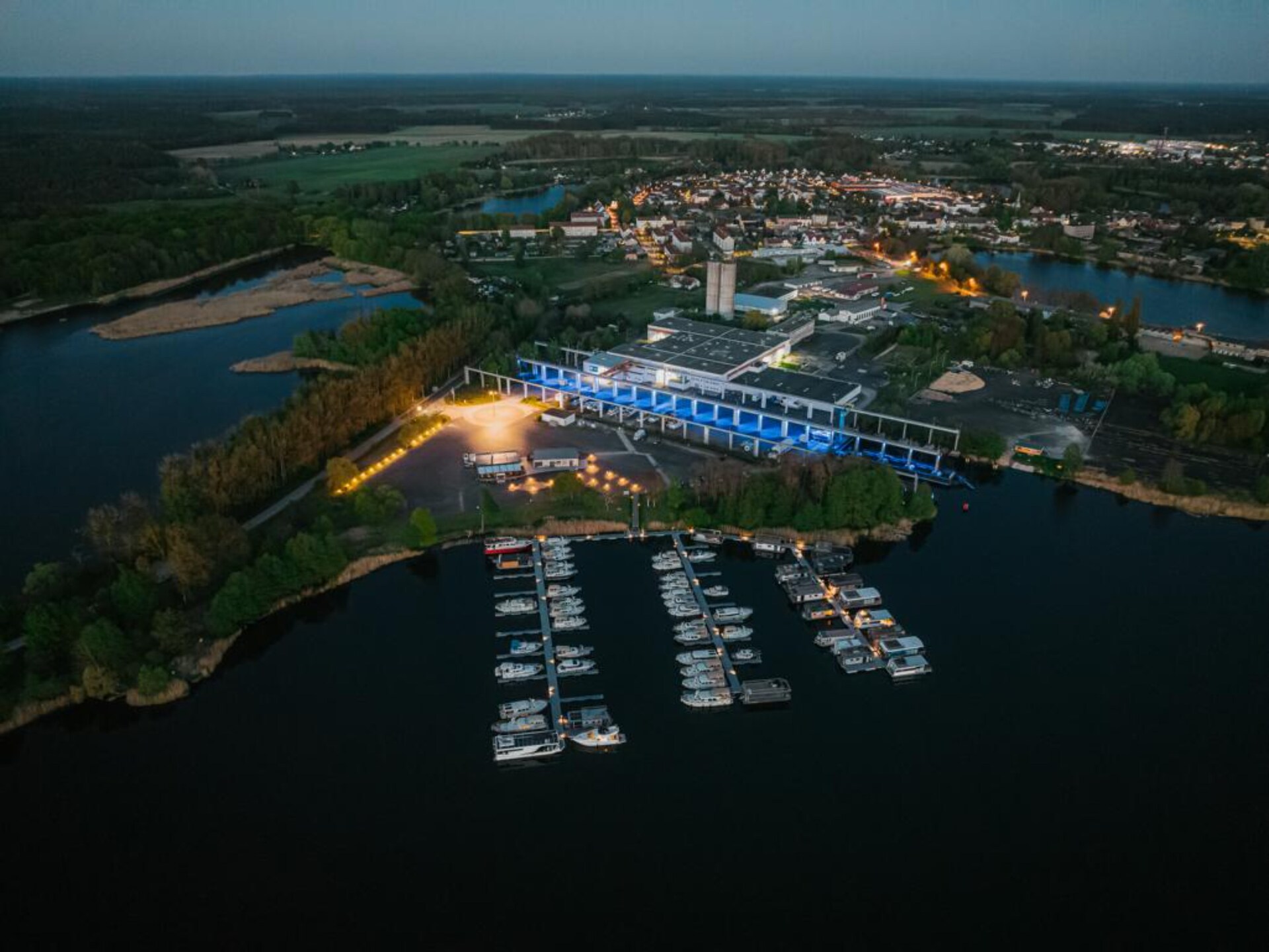 Luxe woonboot aan de Havel bij Zehdenick met uitzicht op het water - foto 23