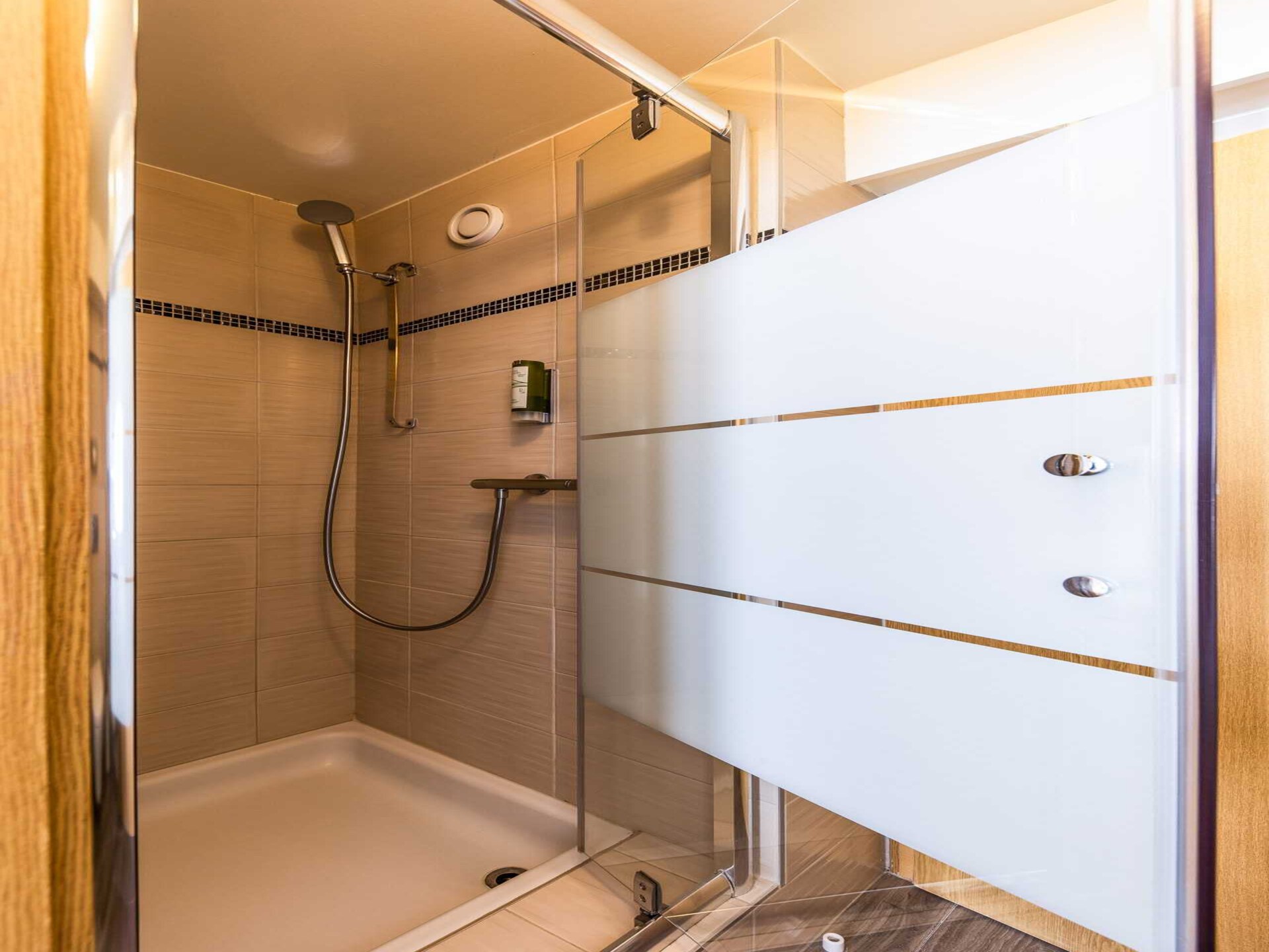 Modern appartement in hartje Pâquis, op steenworp van het Meer van Genève - foto 54