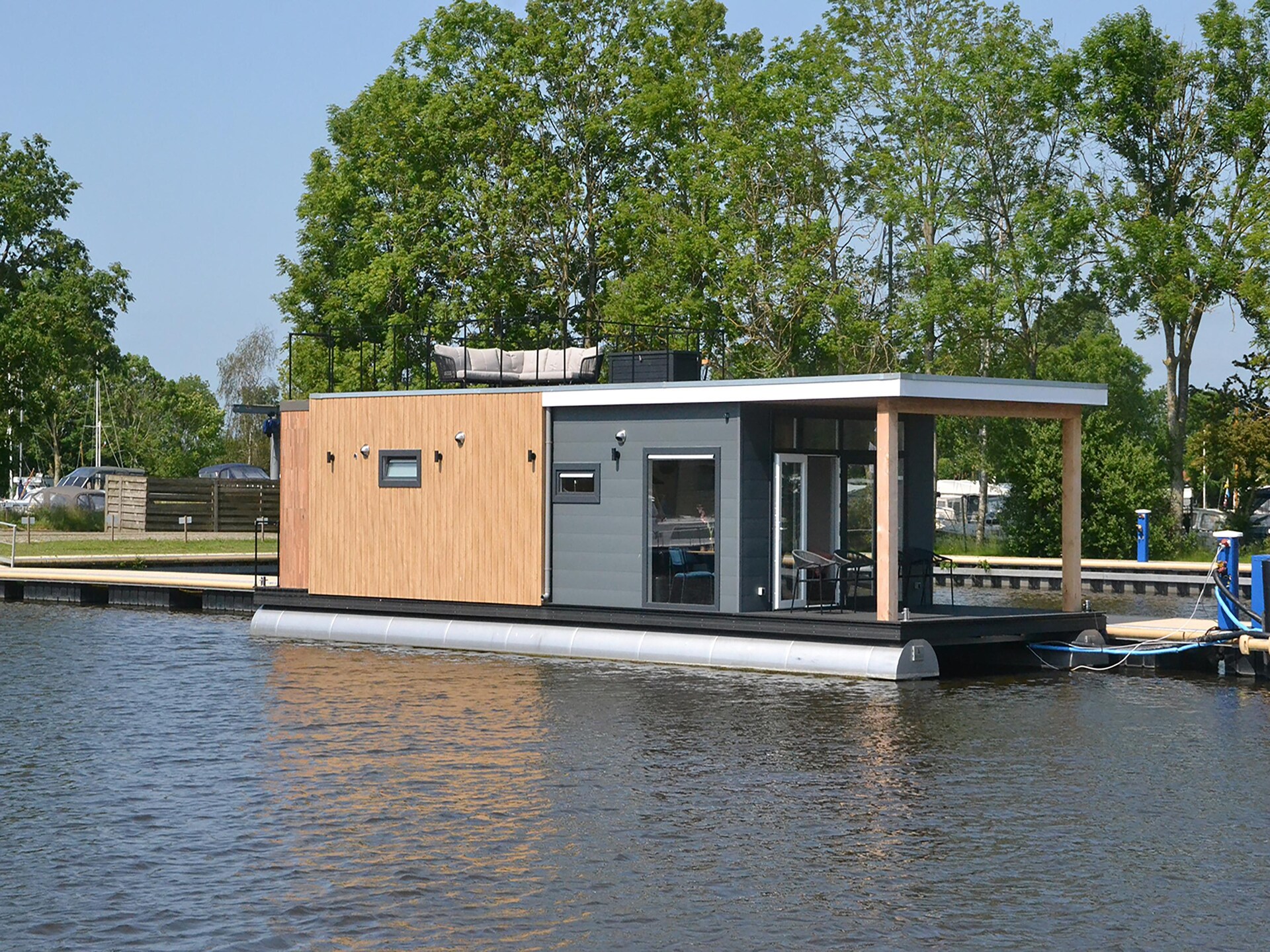 Luxe woonboot RiggelBrug aan het Sneekermeer voor 4 personen - foto 1