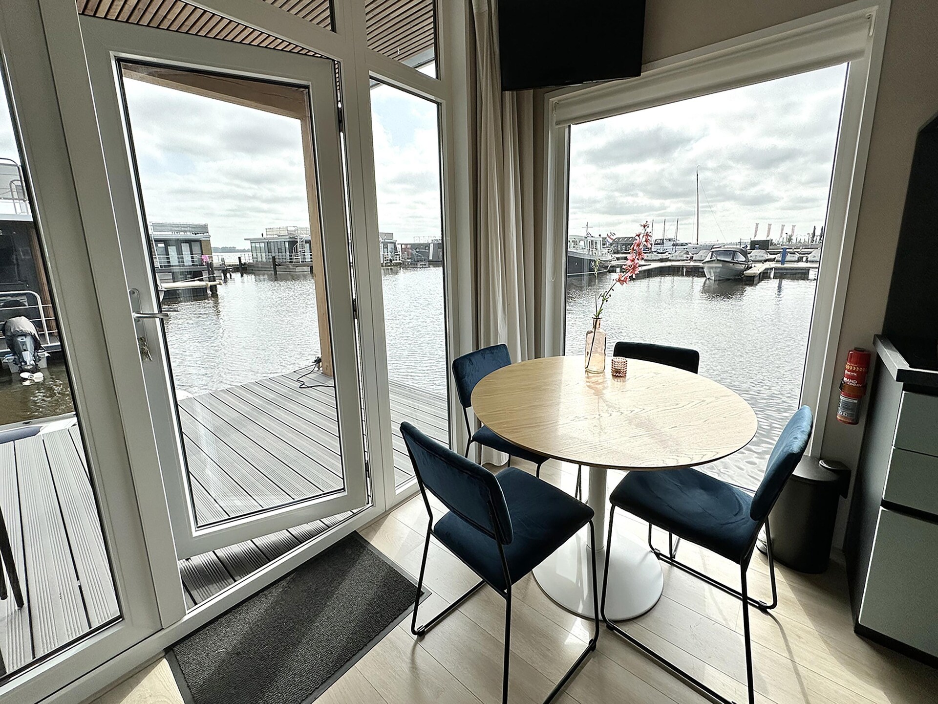 Luxe woonboot RiggelBrug aan het Sneekermeer voor 4 personen - foto 3