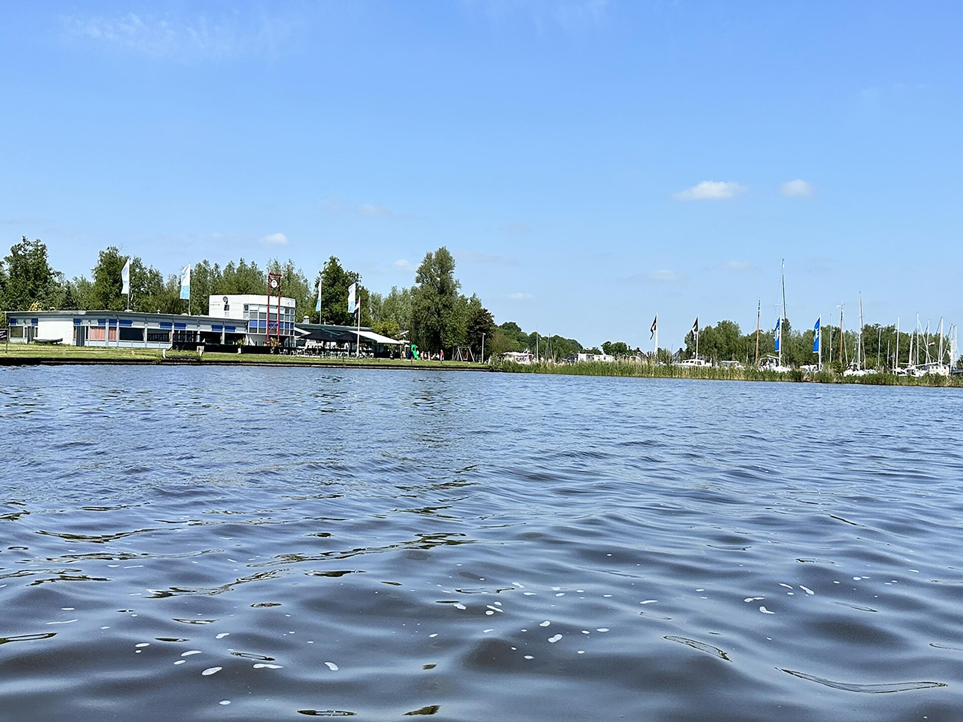 Luxe woonboot RiggelBrug aan het Sneekermeer voor 4 personen - foto 26