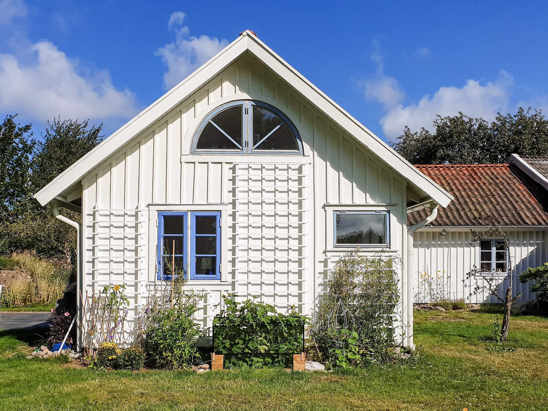 Sfeervol vakantiehuis aan de golfbaan bij Åsa, 500m van strand en meer - foto 2