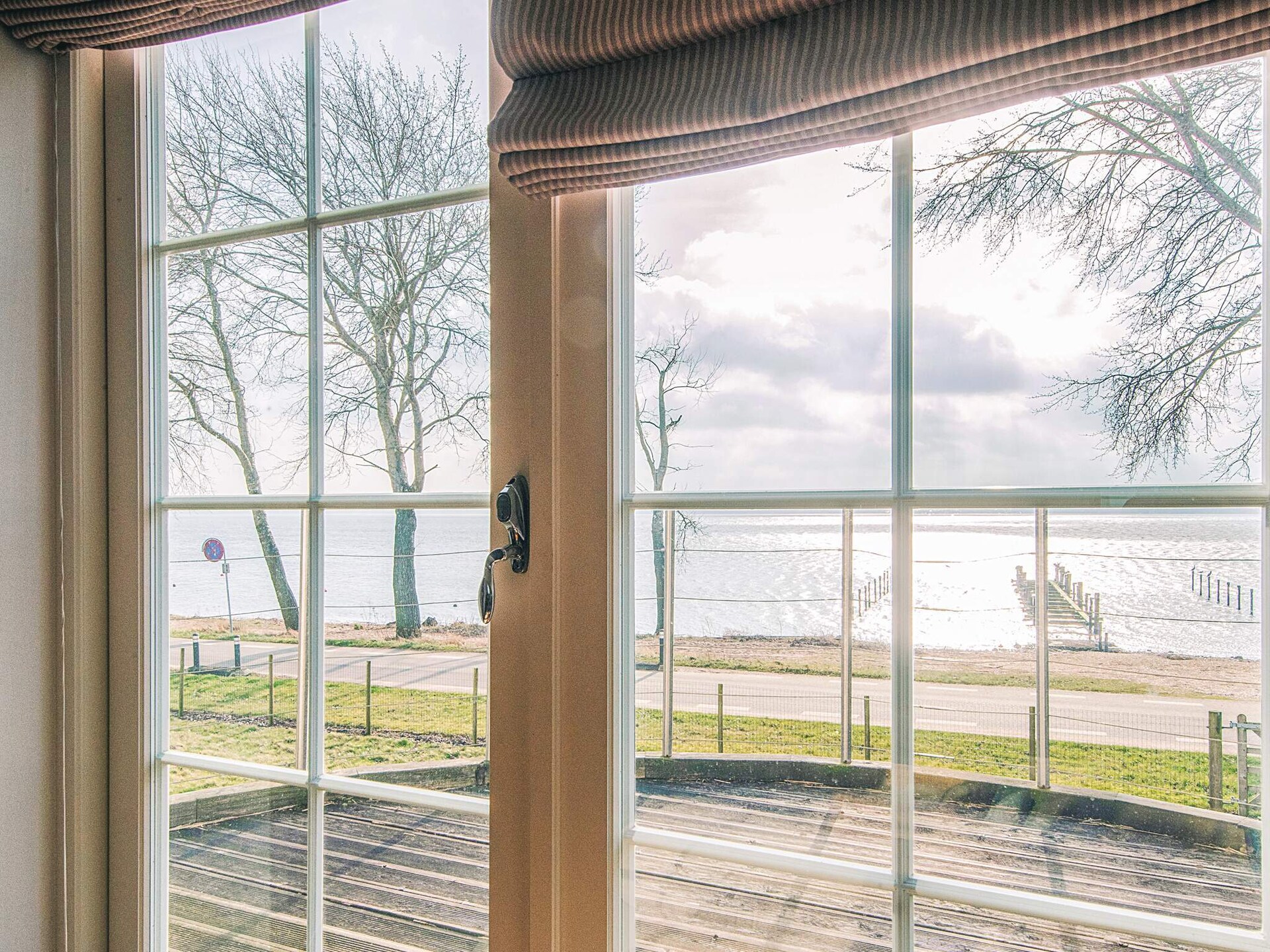 Prachtig vrijstaand vakantiehuis met panoramisch fjordzicht in Skarrev - foto 17
