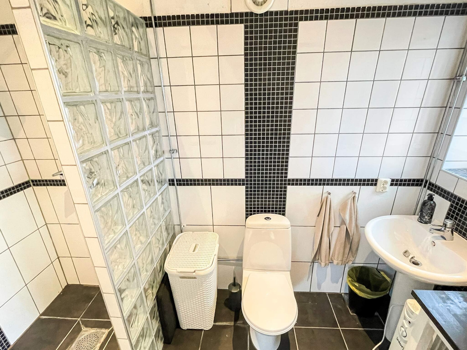 Charmant gastenverblijf op het Zweedse platteland met uitzicht over de velden - foto 40