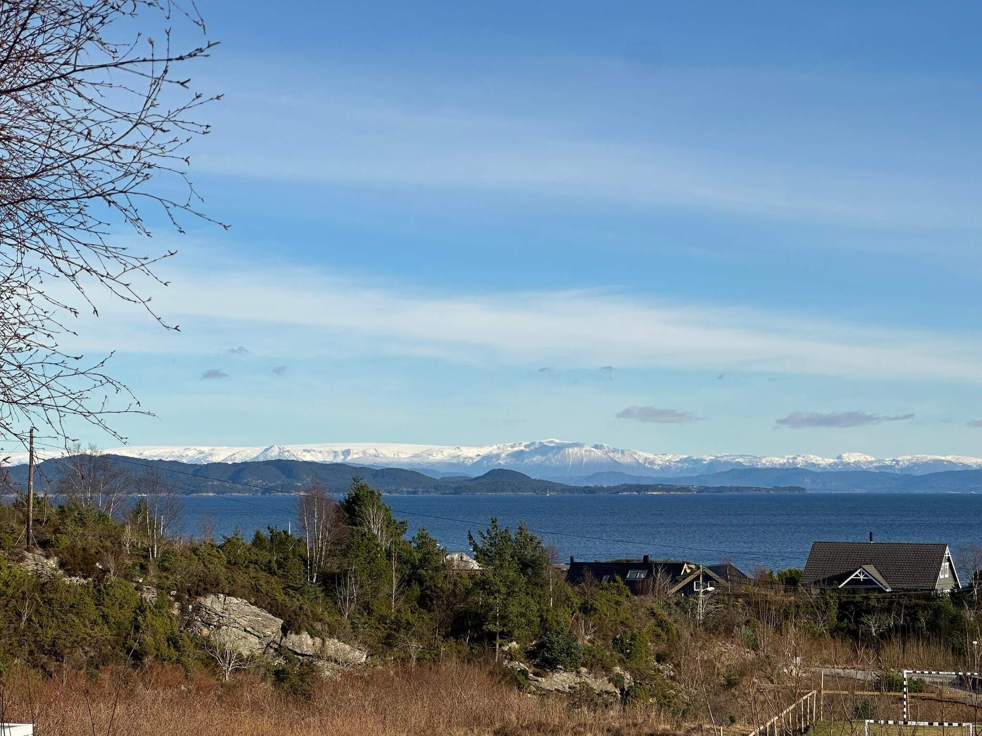 Zonnig vakantiehuis met panoramisch fjordzicht bij Klokkarvik - foto 6