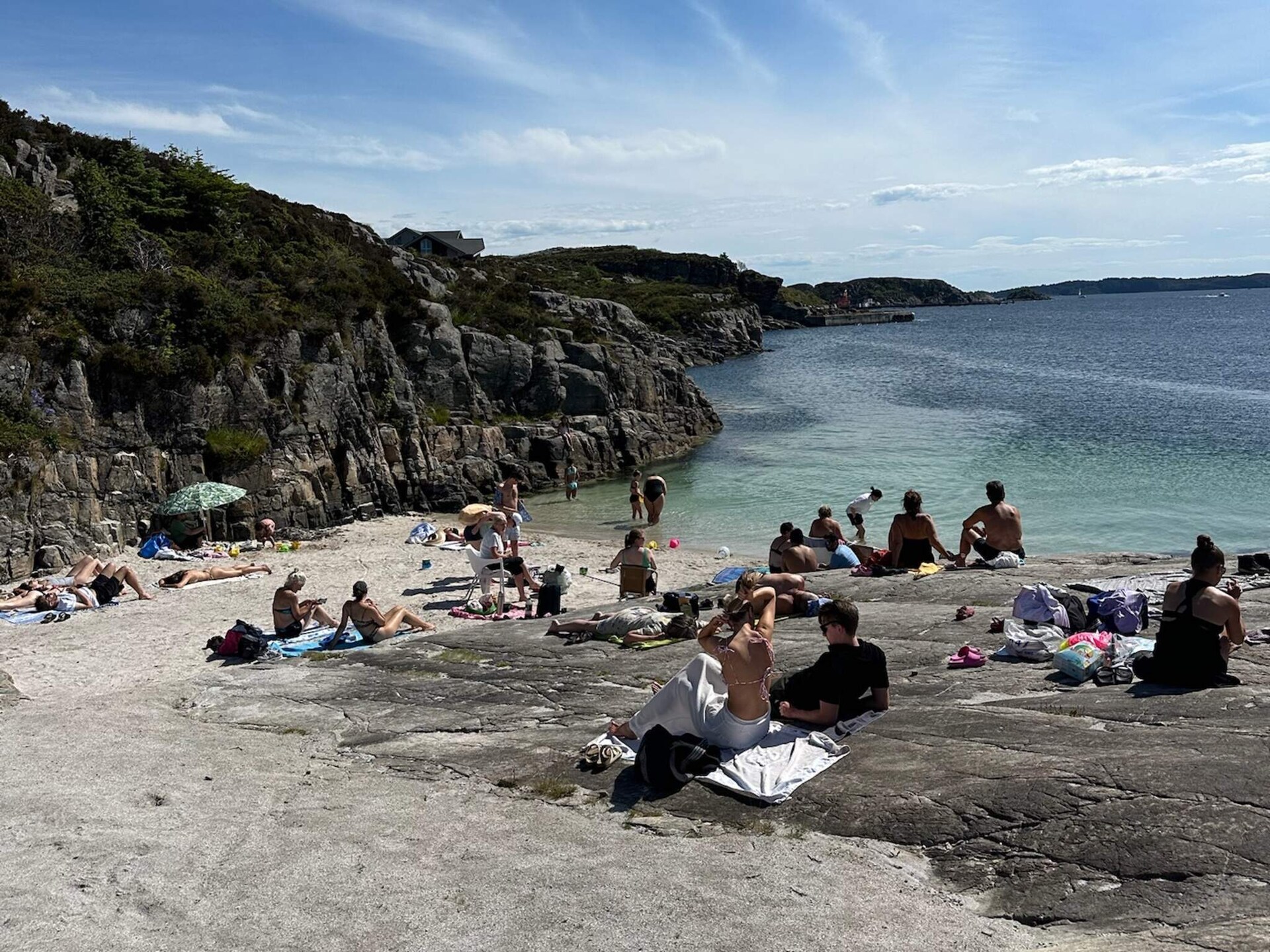 Zonnig vakantiehuis met panoramisch fjordzicht bij Klokkarvik - foto 12
