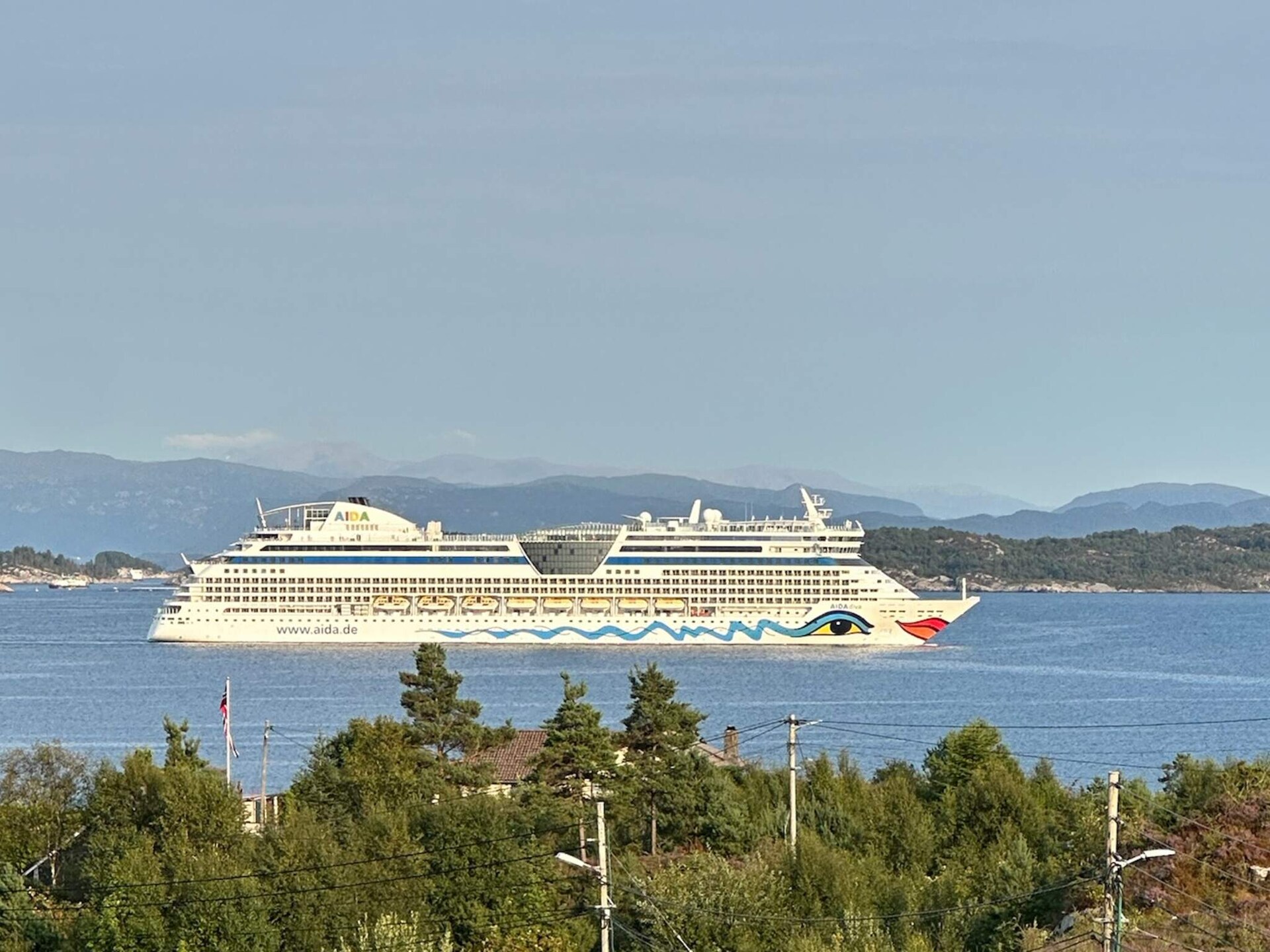 Zonnig vakantiehuis met panoramisch fjordzicht bij Klokkarvik - foto 9